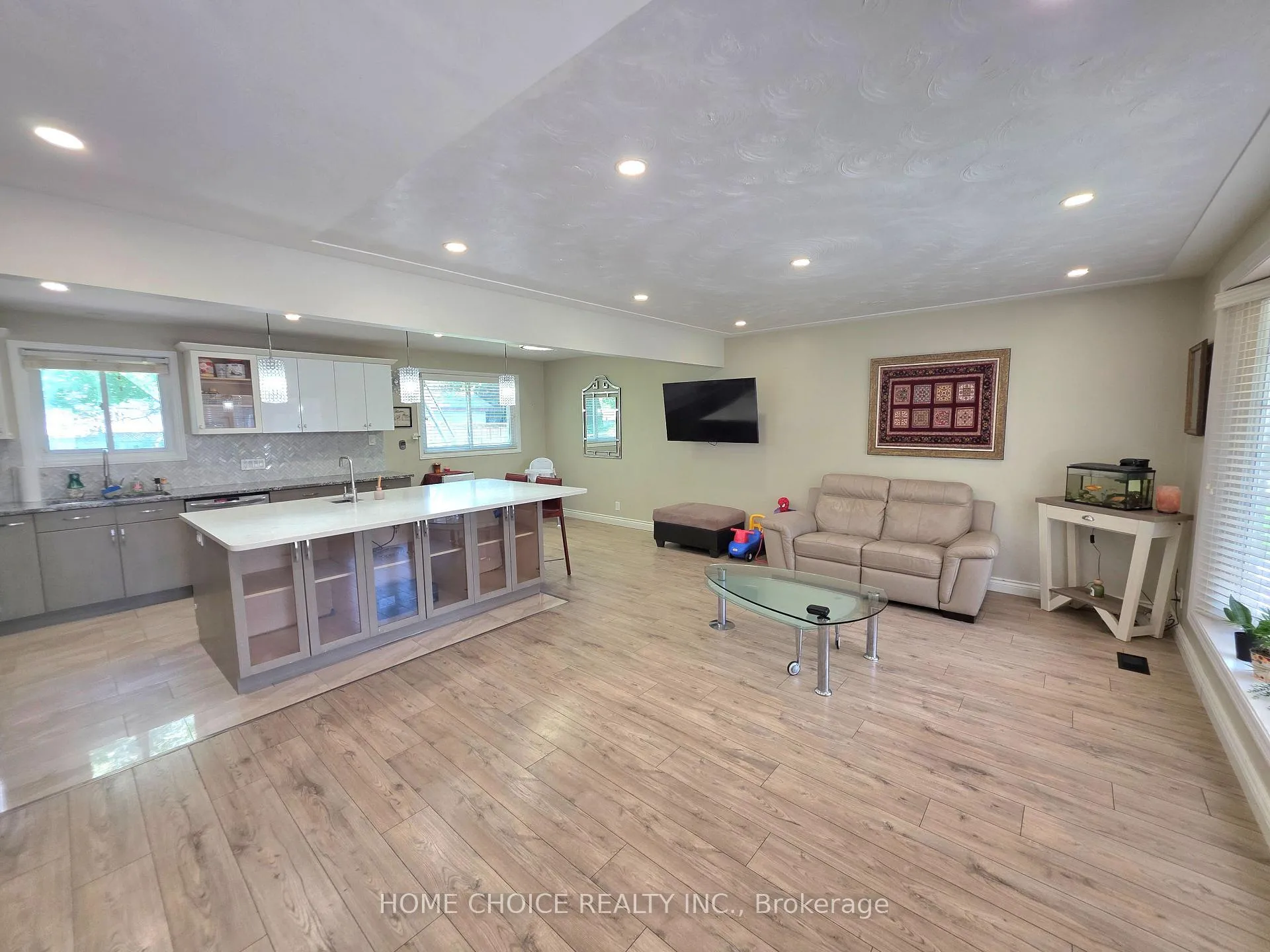 Photo 7 of 130 Champlain Crescent, Kitchener, Heritage Park - Kitchener — HOMEH