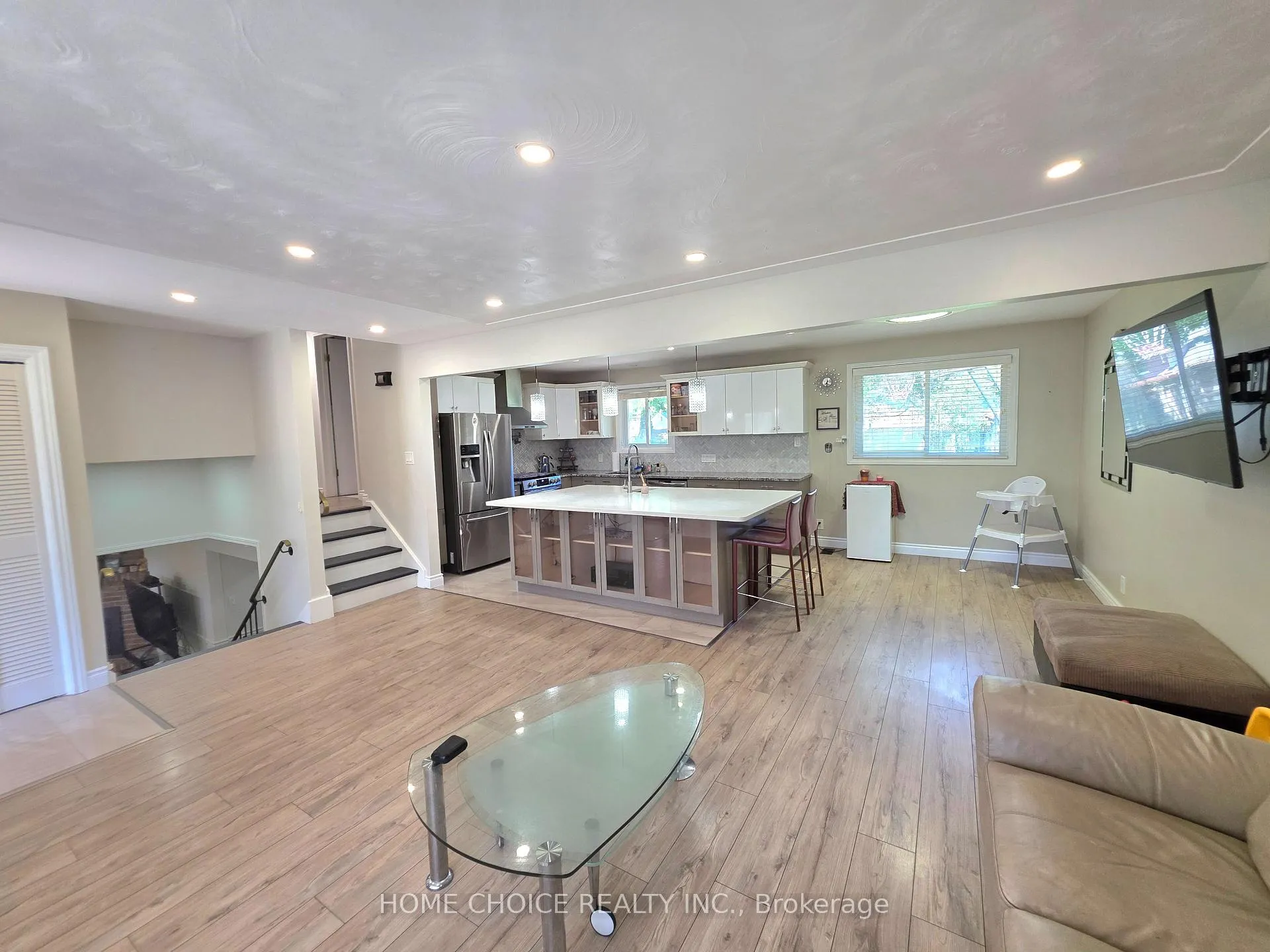 Photo 9 of 130 Champlain Crescent, Kitchener, Heritage Park - Kitchener — HOMEH