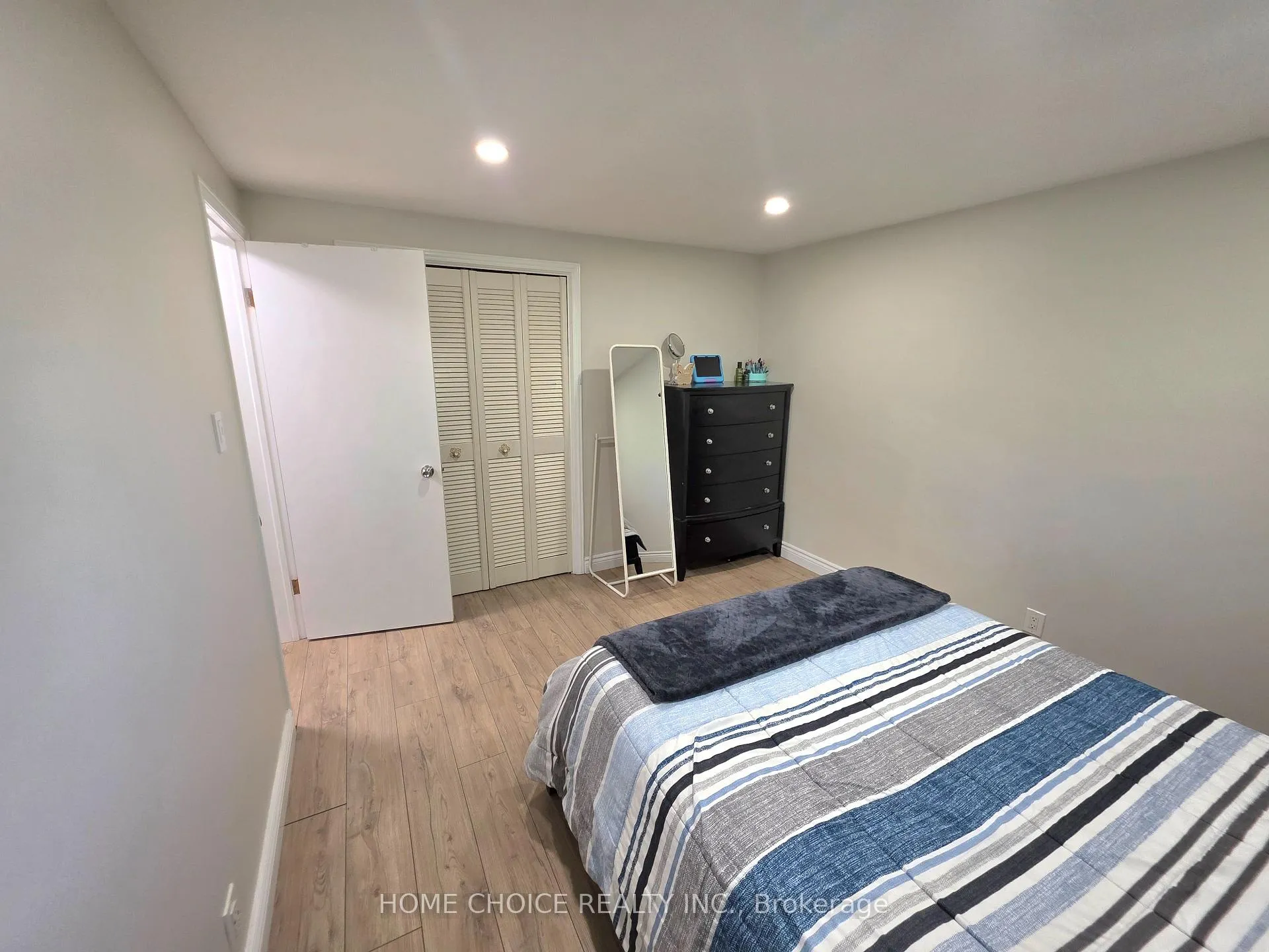 Photo 10 of 130 Champlain Crescent, Kitchener, Heritage Park - Kitchener — HOMEH