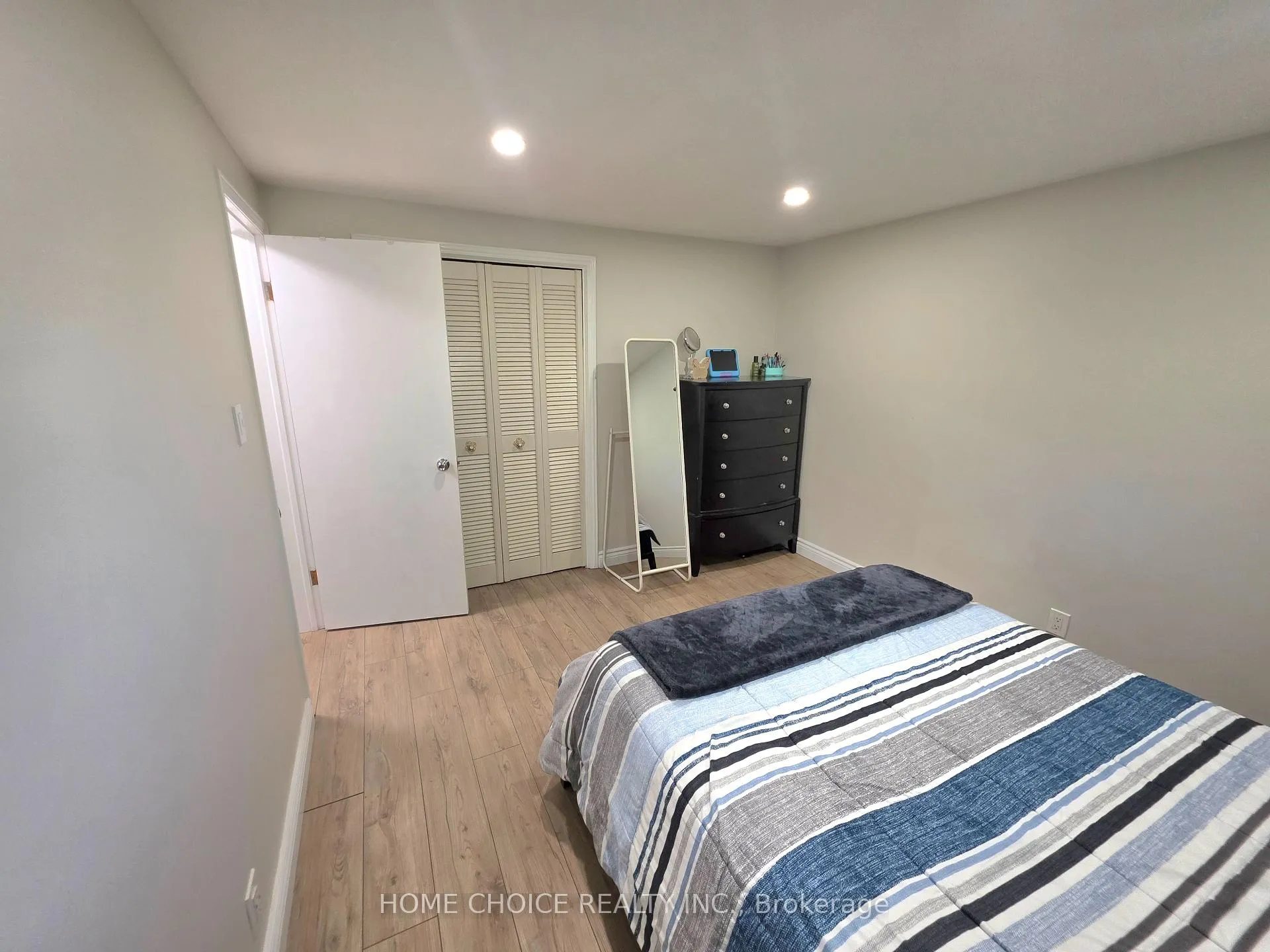Photo 11 of 130 Champlain Crescent, Kitchener, Heritage Park - Kitchener — HOMEH