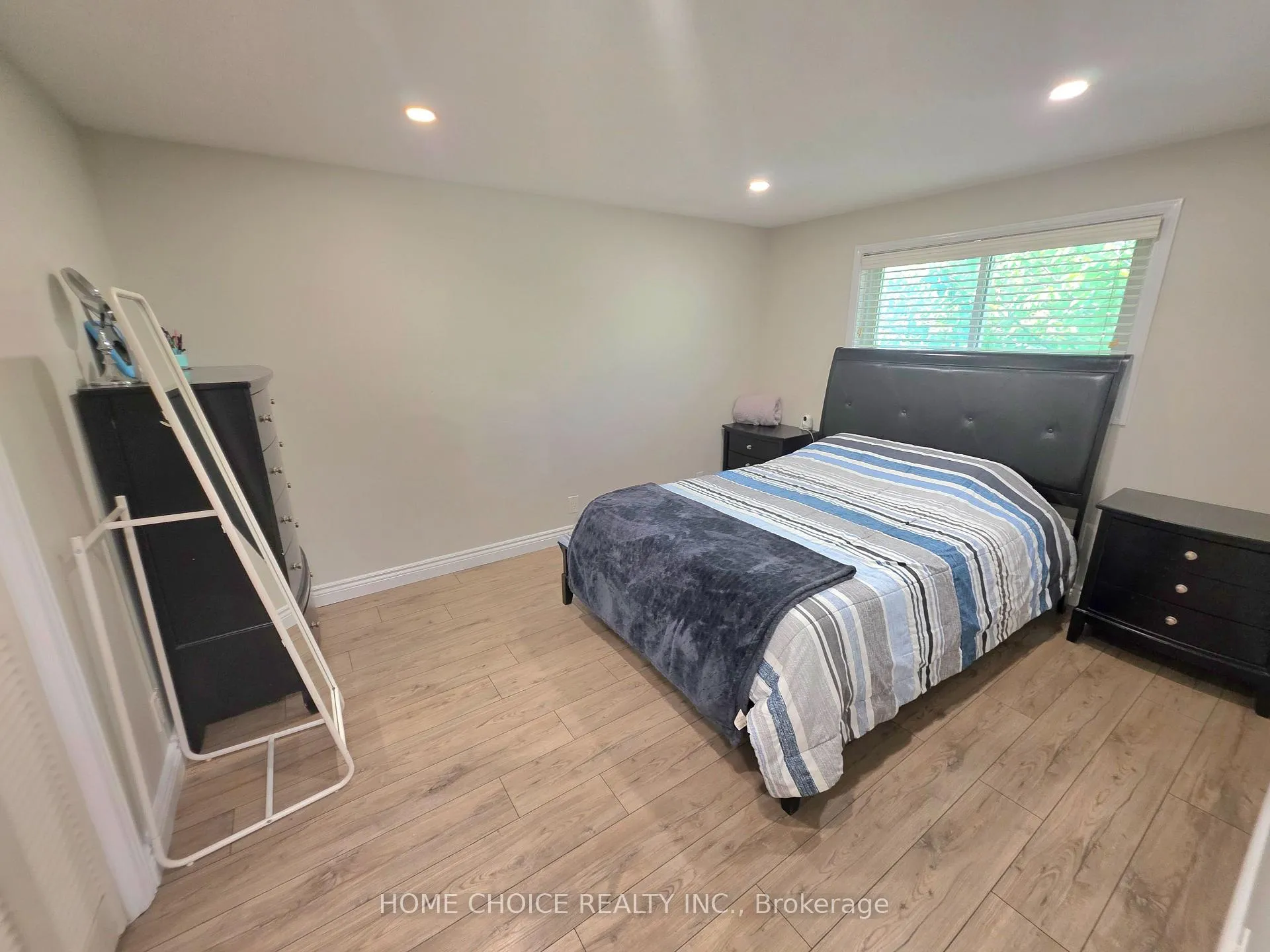 Photo 12 of 130 Champlain Crescent, Kitchener, Heritage Park - Kitchener — HOMEH