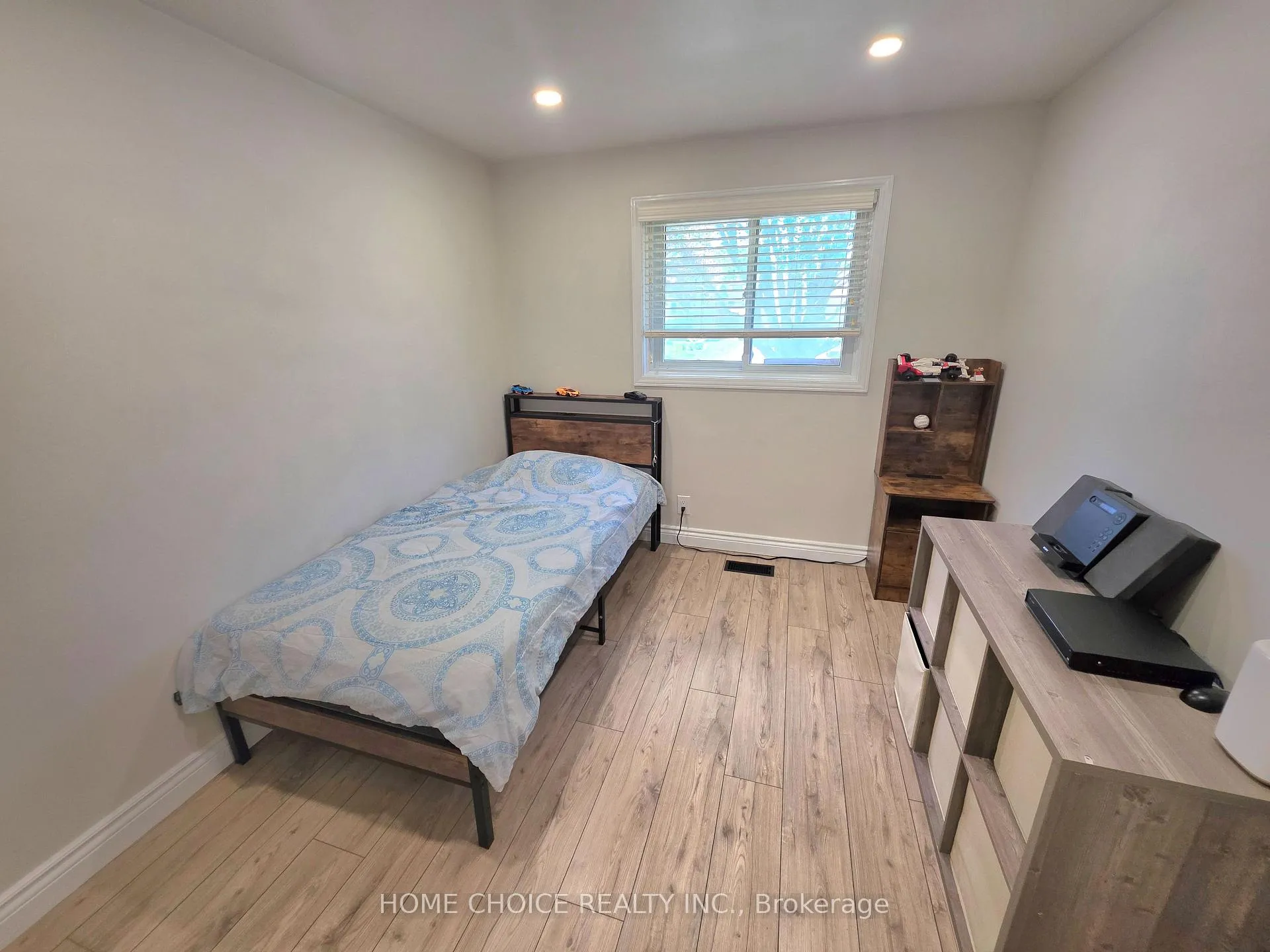 Photo 13 of 130 Champlain Crescent, Kitchener, Heritage Park - Kitchener — HOMEH