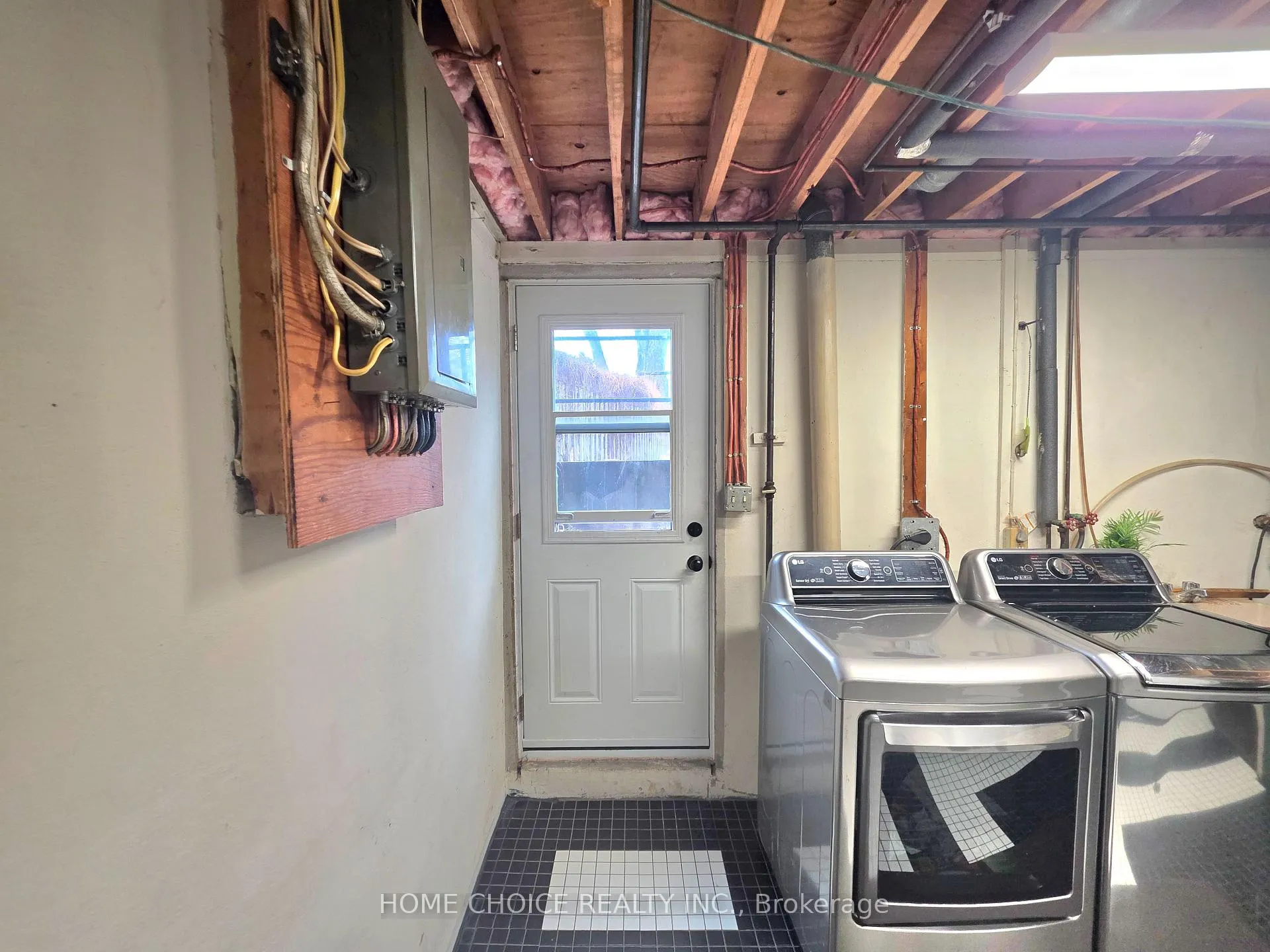 Photo 32 of 130 Champlain Crescent, Kitchener, Heritage Park - Kitchener — HOMEH