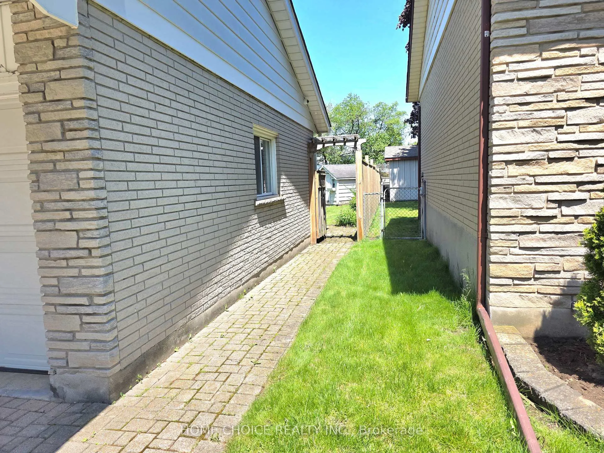 Photo 35 of 130 Champlain Crescent, Kitchener, Heritage Park - Kitchener — HOMEH