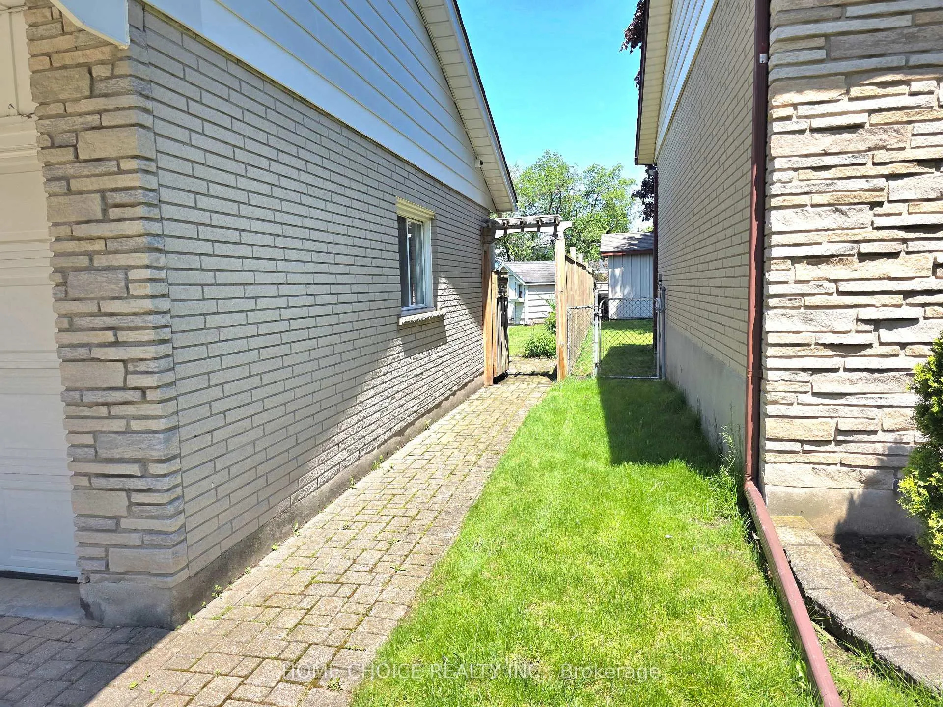 Photo 36 of 130 Champlain Crescent, Kitchener, Heritage Park - Kitchener — HOMEH