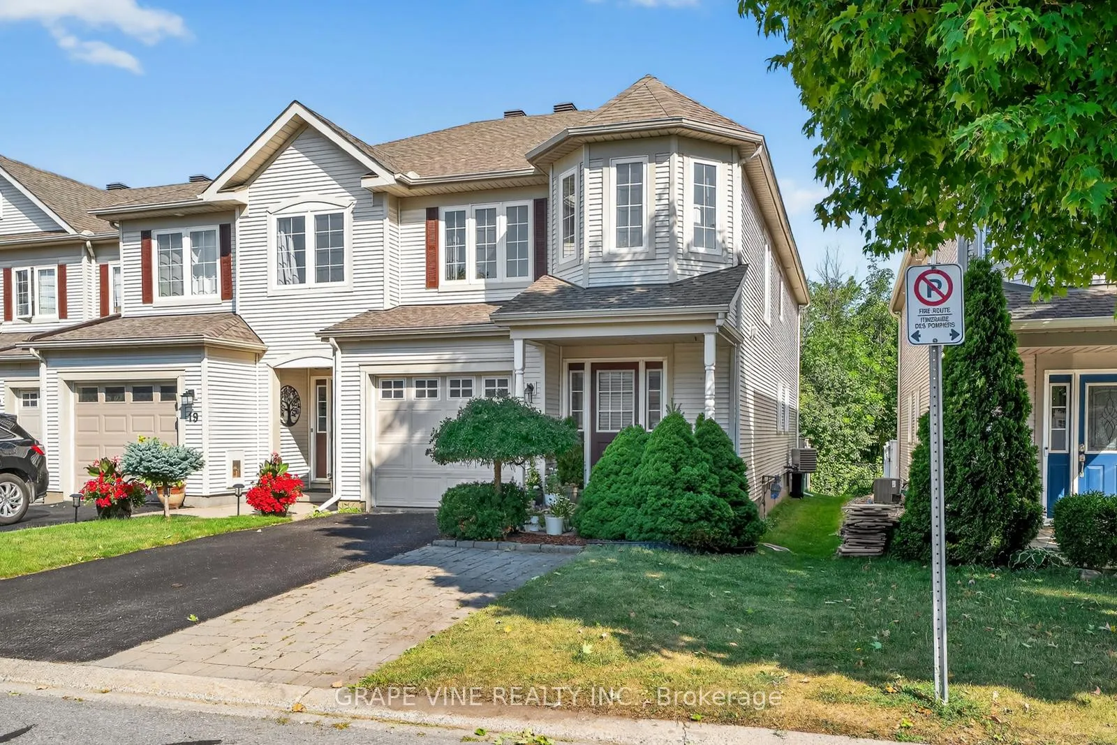 Photo 2 of 21 Fieldberry Private, Ottawa, Barrhaven - Stonebridge — HOMEH