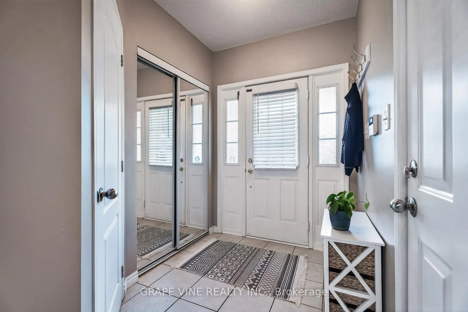 Photo 6 of 21 Fieldberry Private, Ottawa, Barrhaven - Stonebridge — HOMEH