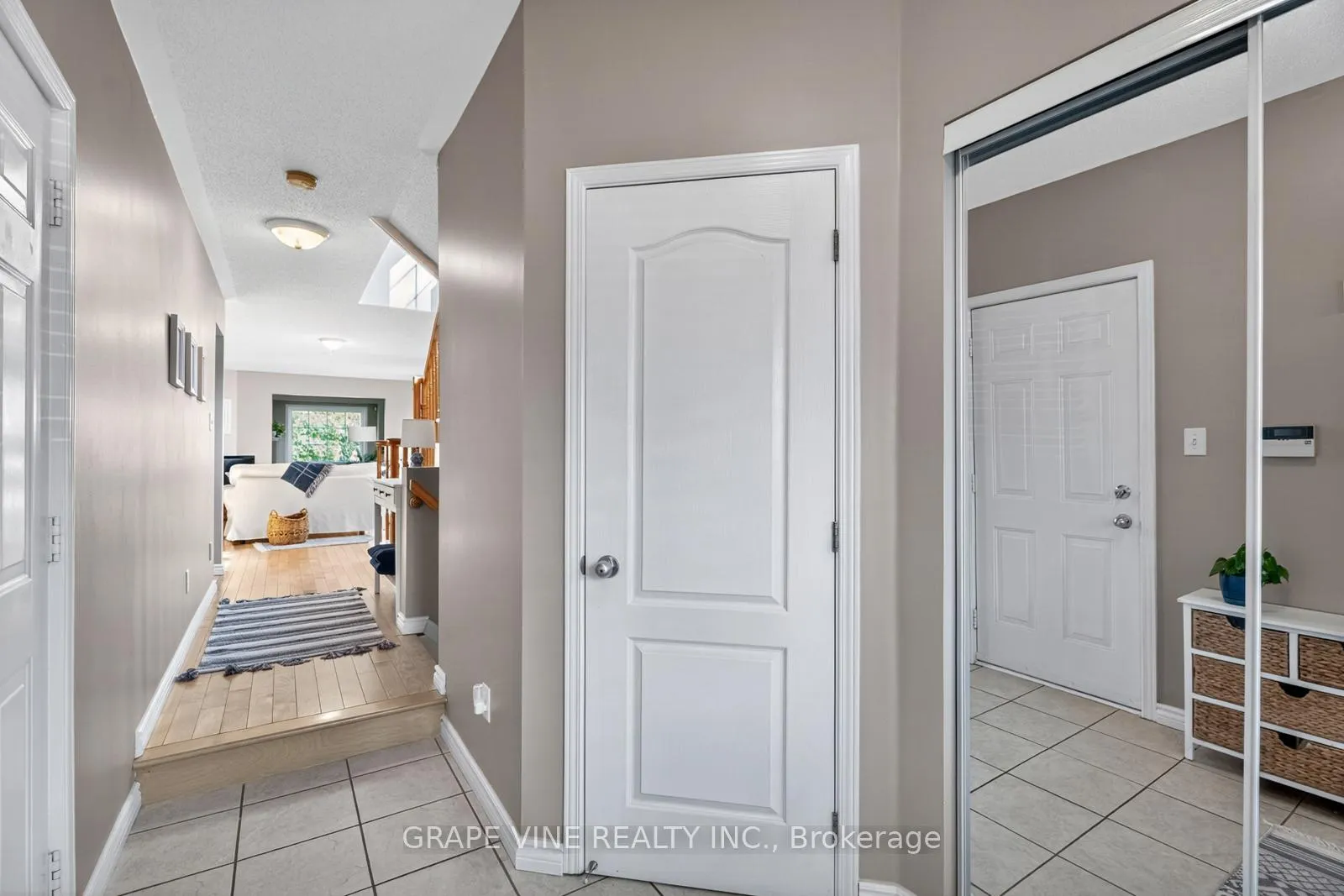 Photo 7 of 21 Fieldberry Private, Ottawa, Barrhaven - Stonebridge — HOMEH