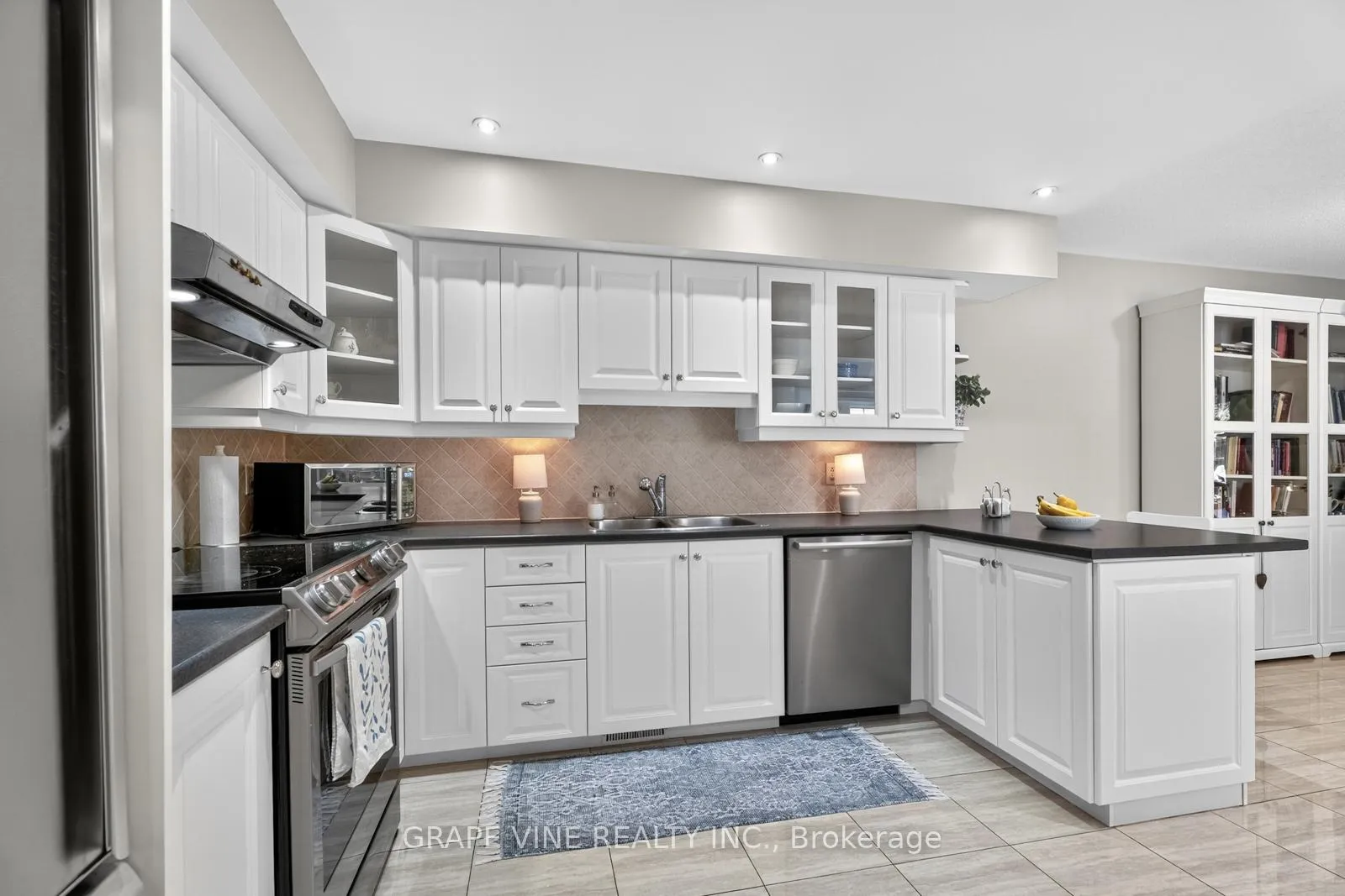Photo 11 of 21 Fieldberry Private, Ottawa, Barrhaven - Stonebridge — HOMEH