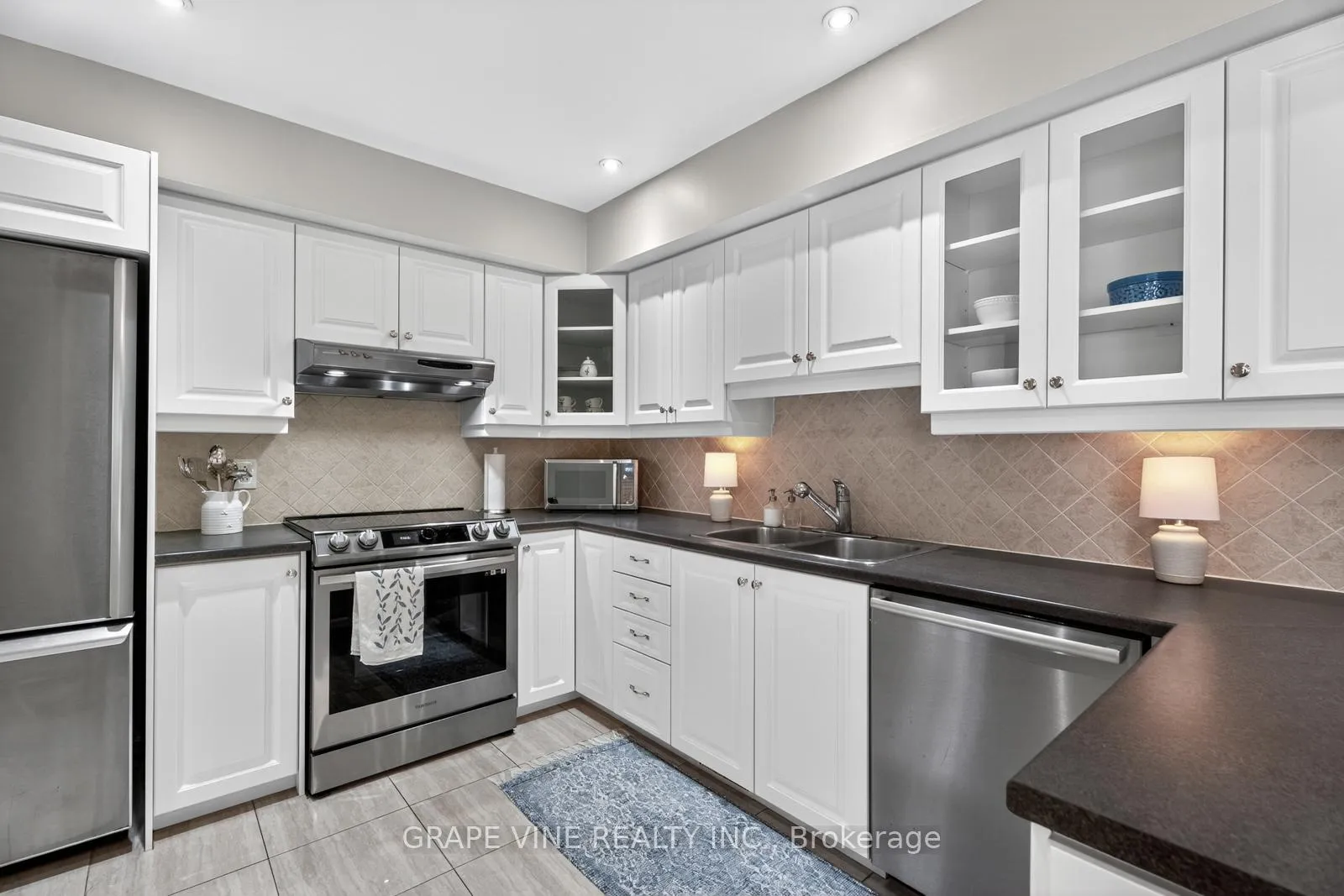 Photo 12 of 21 Fieldberry Private, Ottawa, Barrhaven - Stonebridge — HOMEH