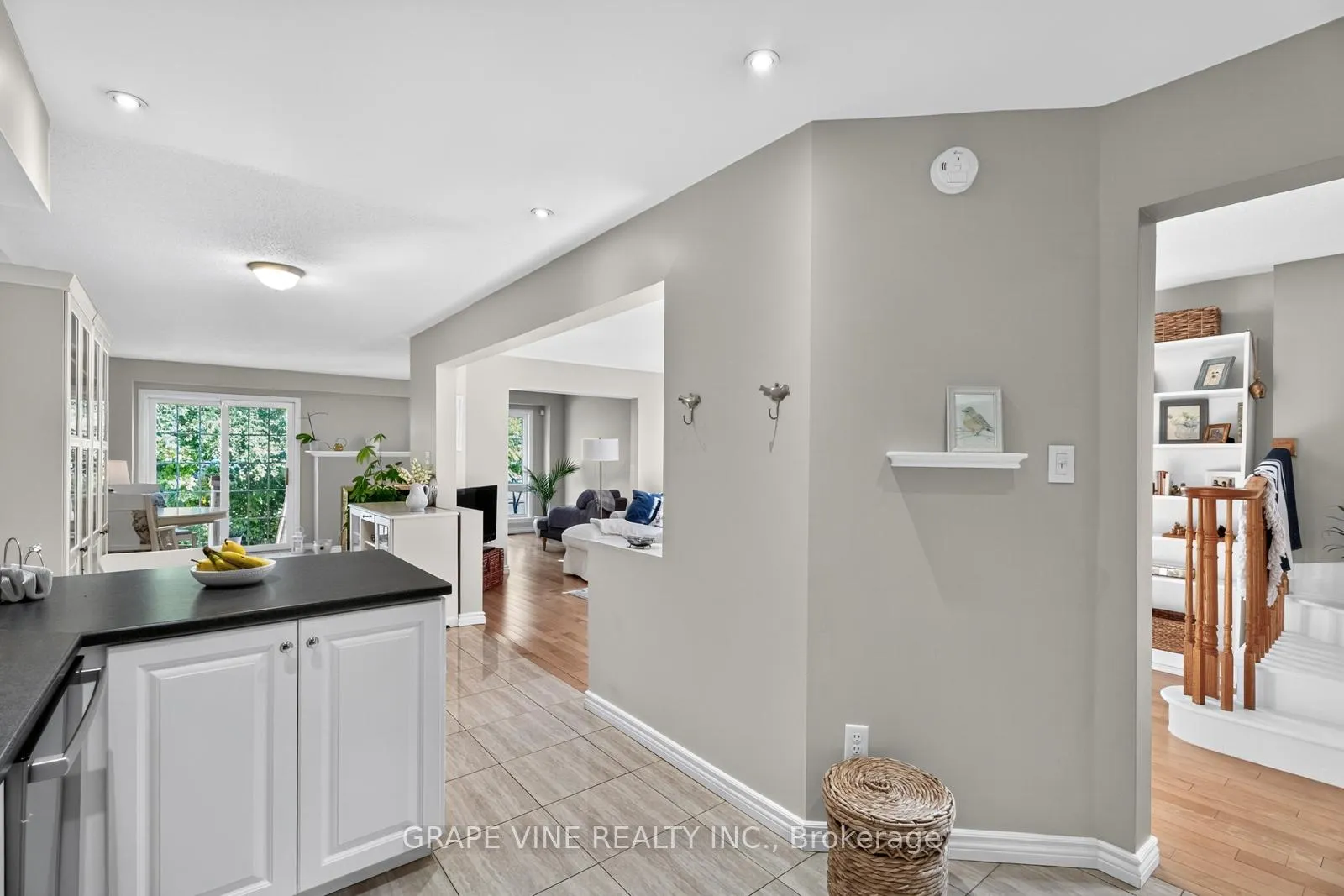 Photo 13 of 21 Fieldberry Private, Ottawa, Barrhaven - Stonebridge — HOMEH