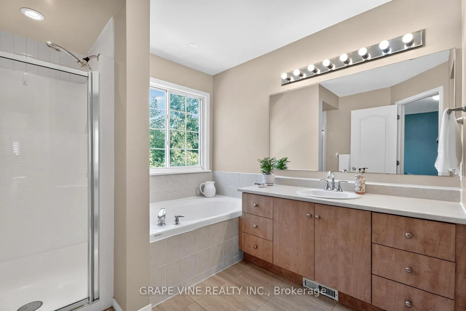 Photo 24 of 21 Fieldberry Private, Ottawa, Barrhaven - Stonebridge — HOMEH