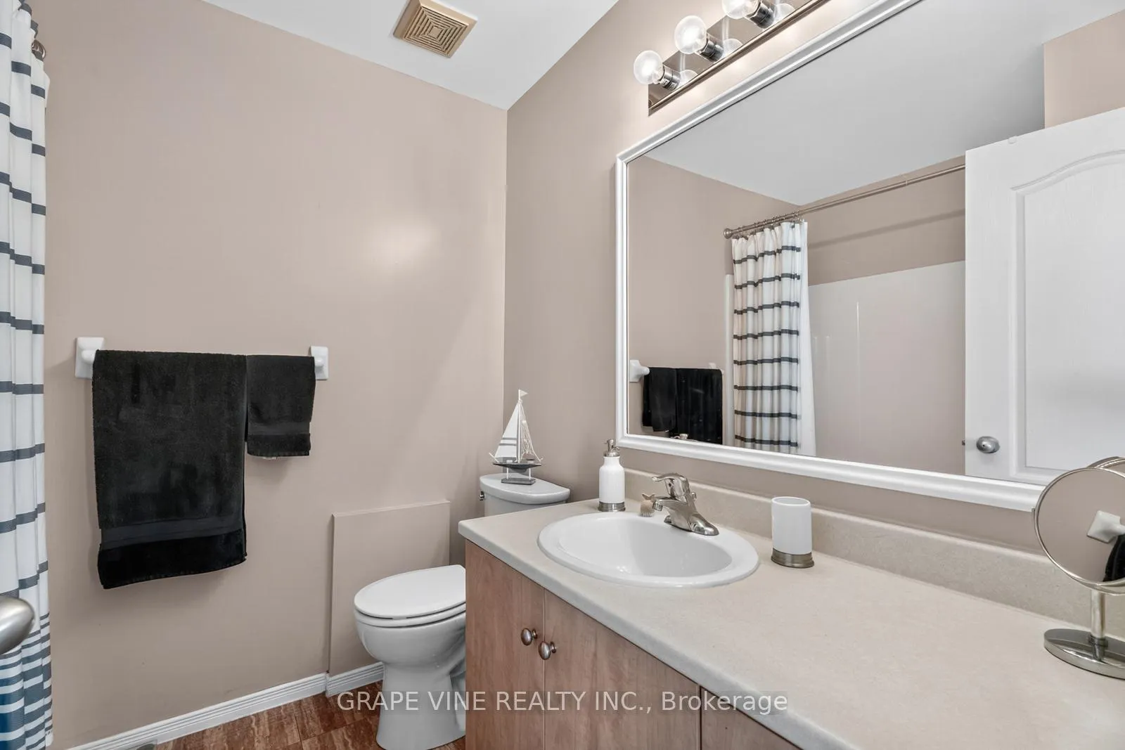 Photo 27 of 21 Fieldberry Private, Ottawa, Barrhaven - Stonebridge — HOMEH
