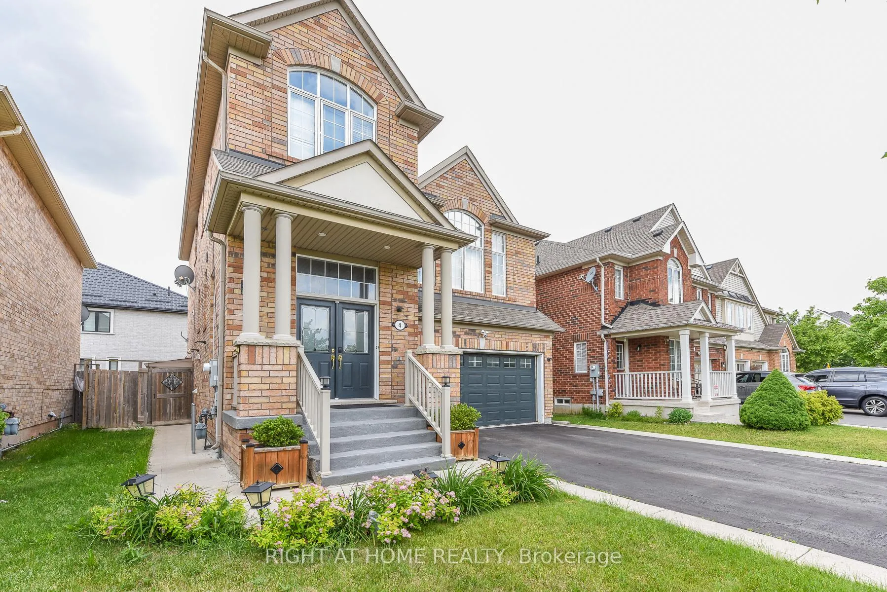 Photo 2 of 4 Dencor Street, Brampton, Credit Valley — HOMEH