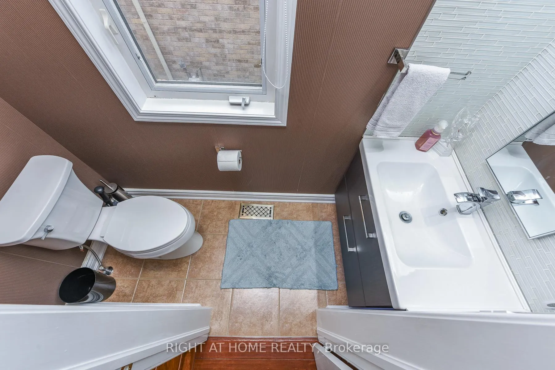 Photo 5 of 4 Dencor Street, Brampton, Credit Valley — HOMEH