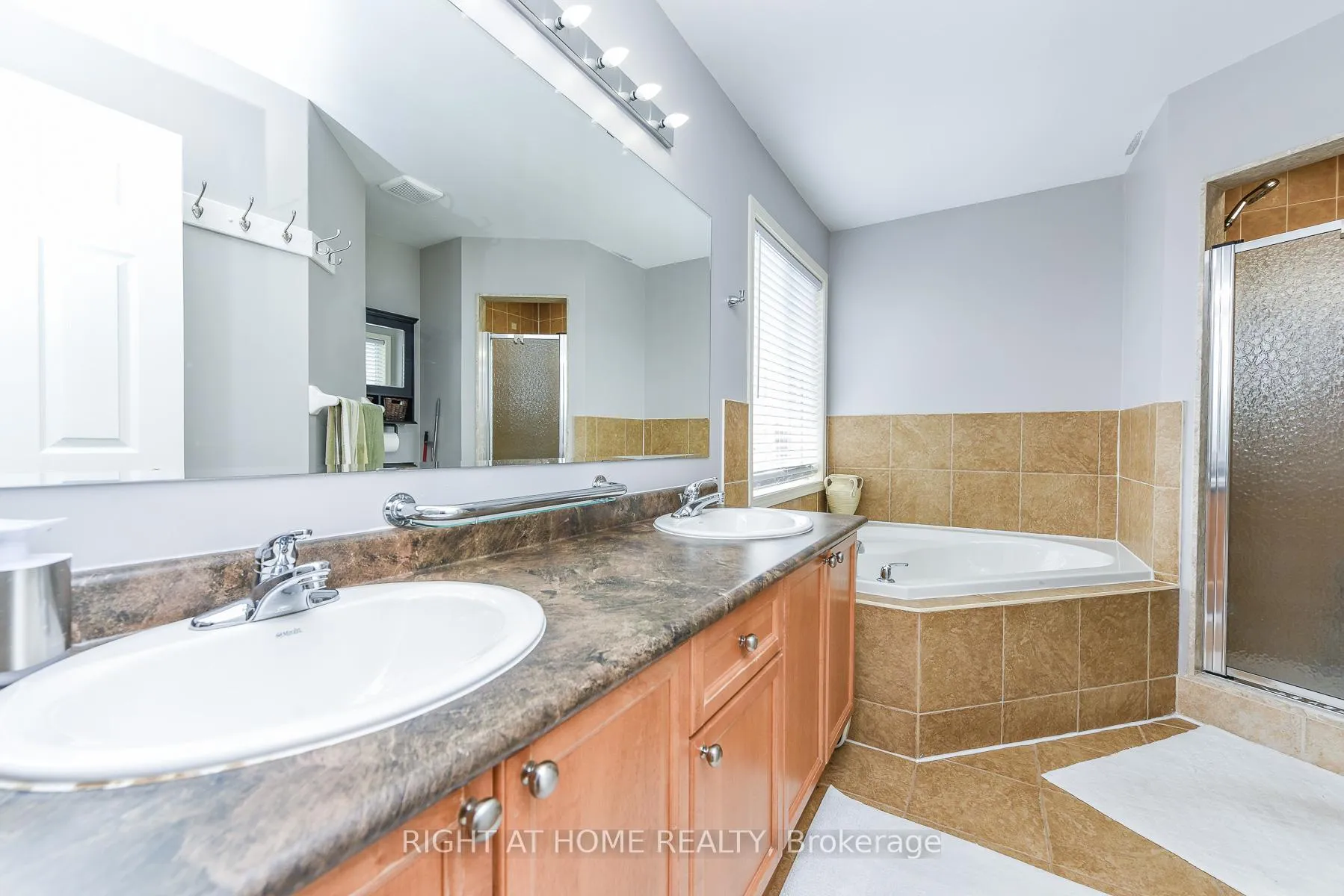 Photo 23 of 4 Dencor Street, Brampton, Credit Valley — HOMEH