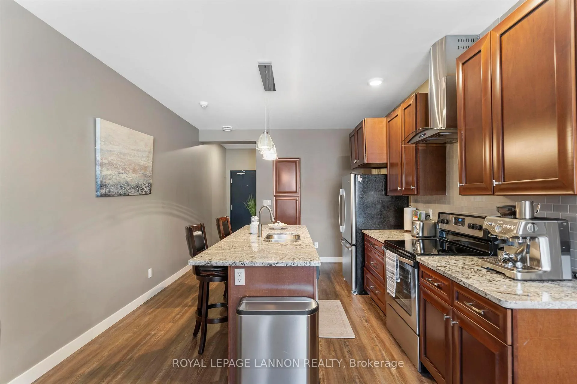 Front of Unit 1325, 96 High Street N