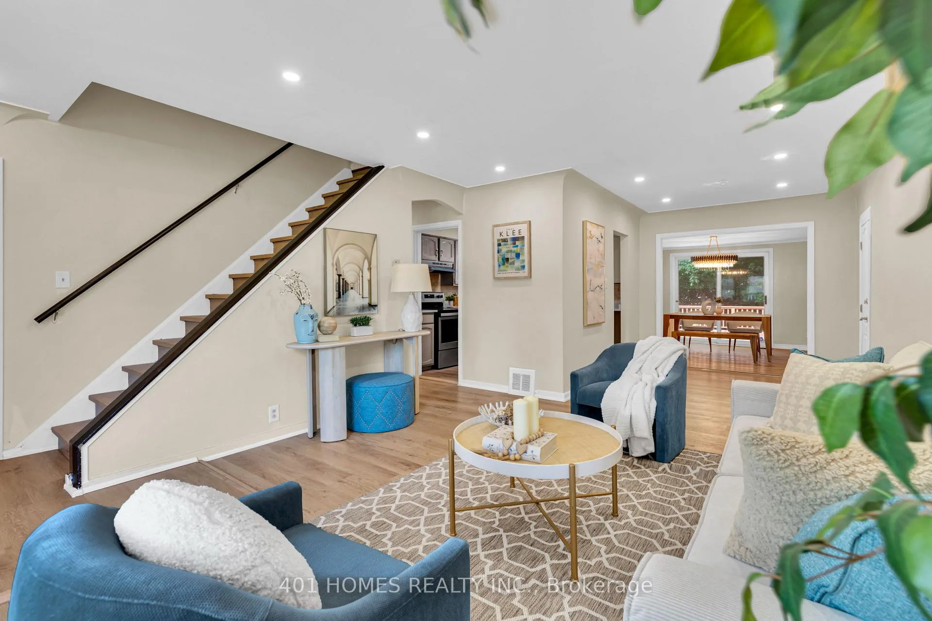 Photo 2 of 3711 Dandurand Boulevard, Windsor — HOMEH