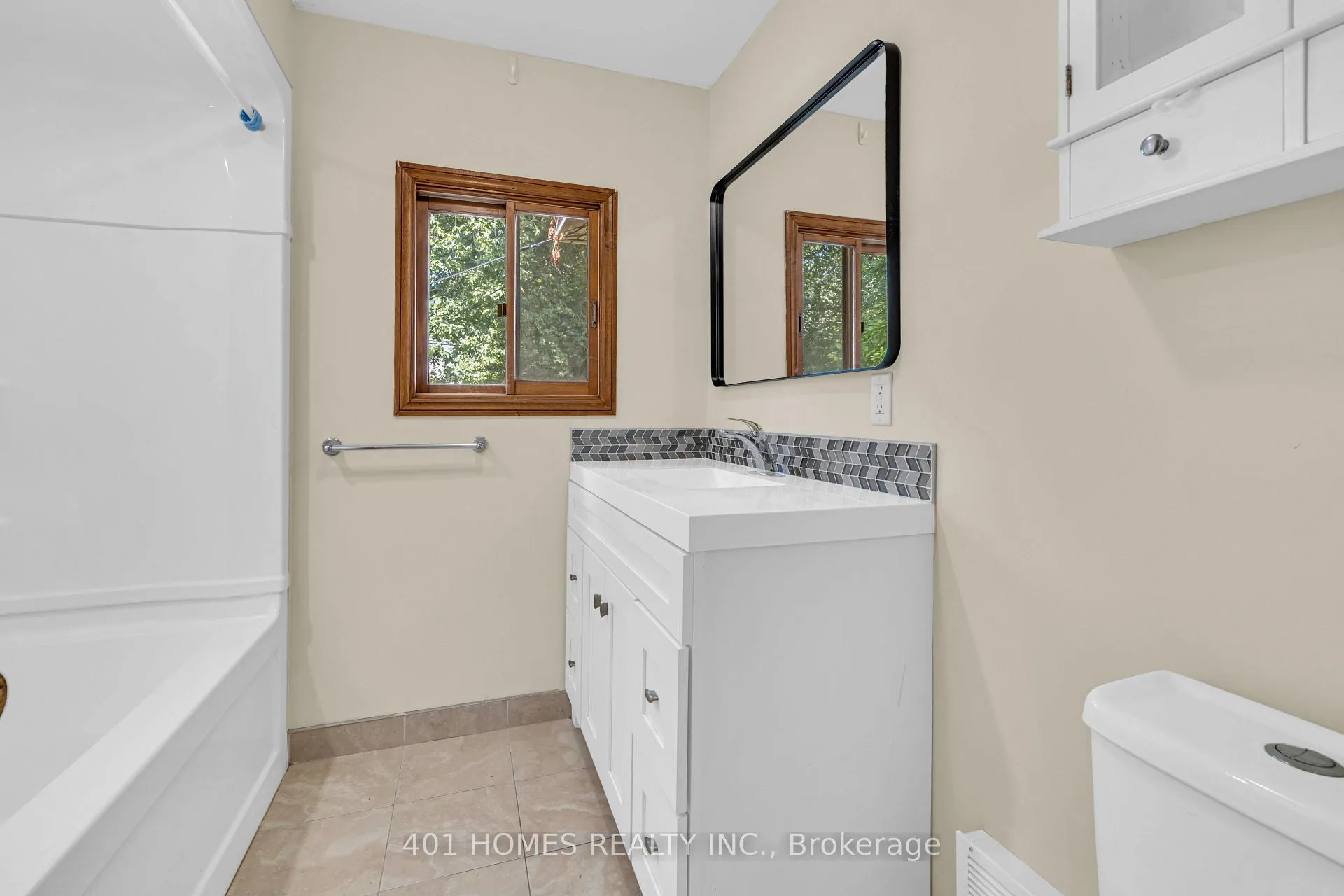 Photo 11 of 3711 Dandurand Boulevard, Windsor — HOMEH