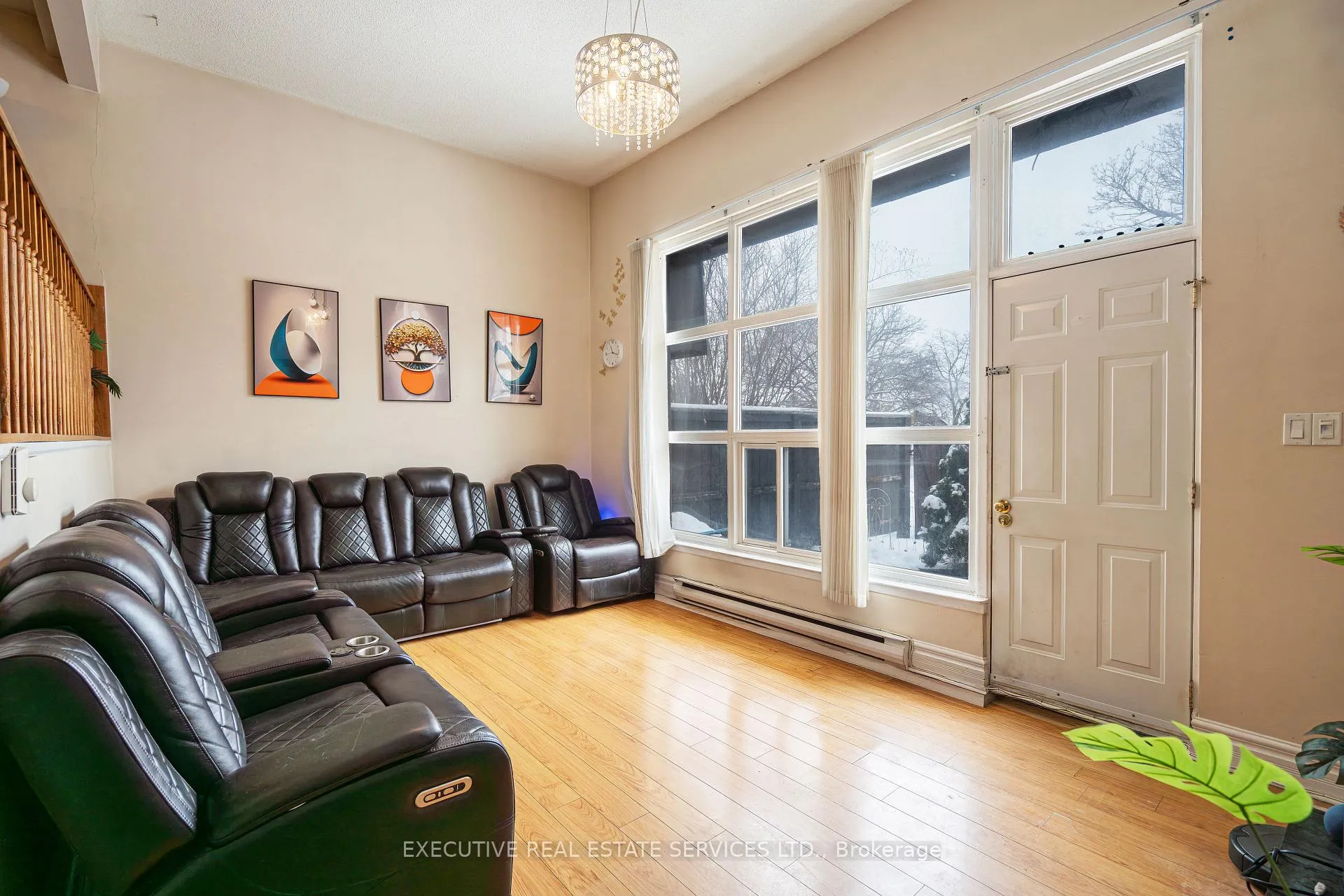 Photo 3 of 25 Briar Path, Brampton, Avondale — HOMEH