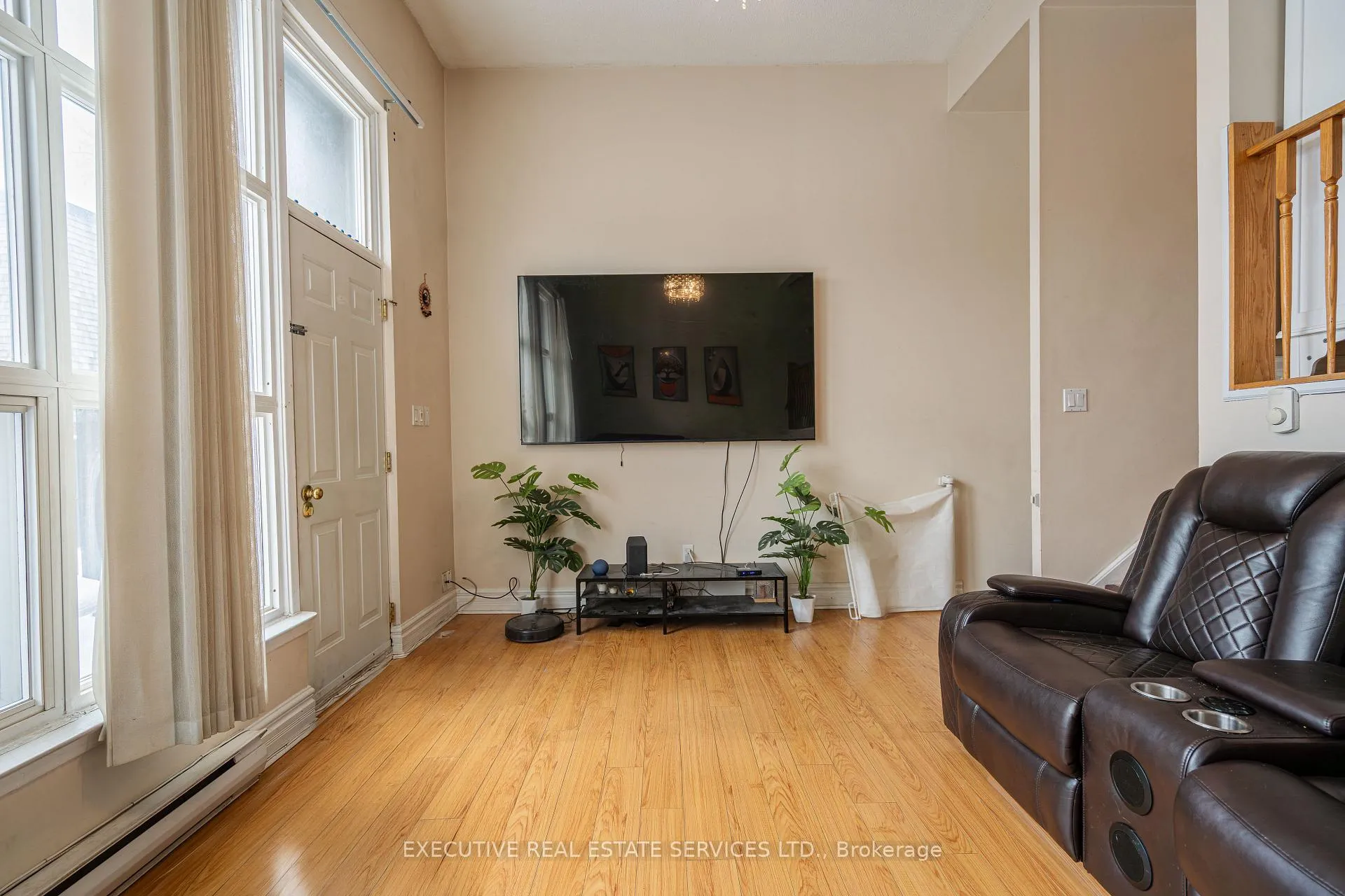 Photo 5 of 25 Briar Path, Brampton, Avondale — HOMEH