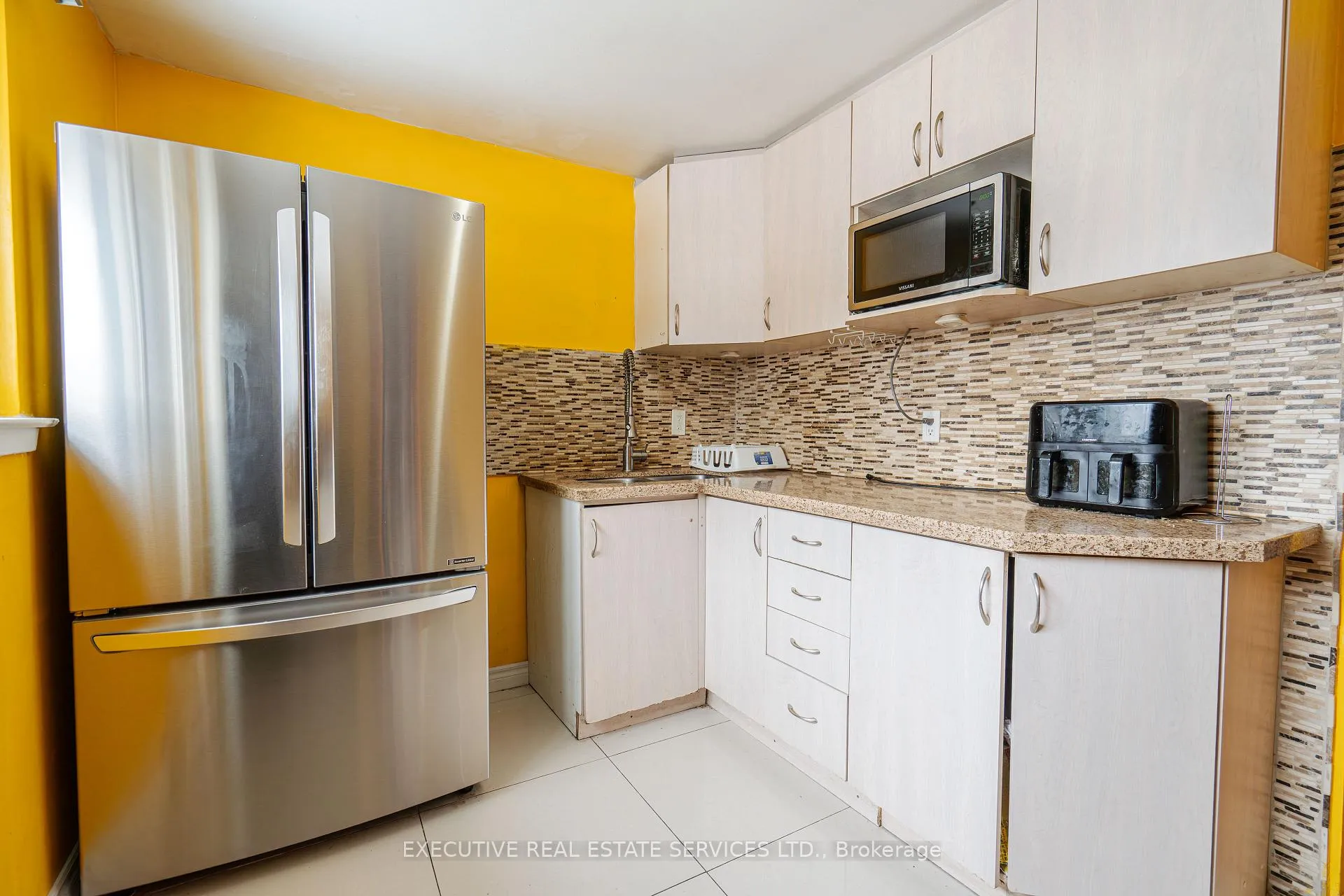 Photo 7 of 25 Briar Path, Brampton, Avondale — HOMEH