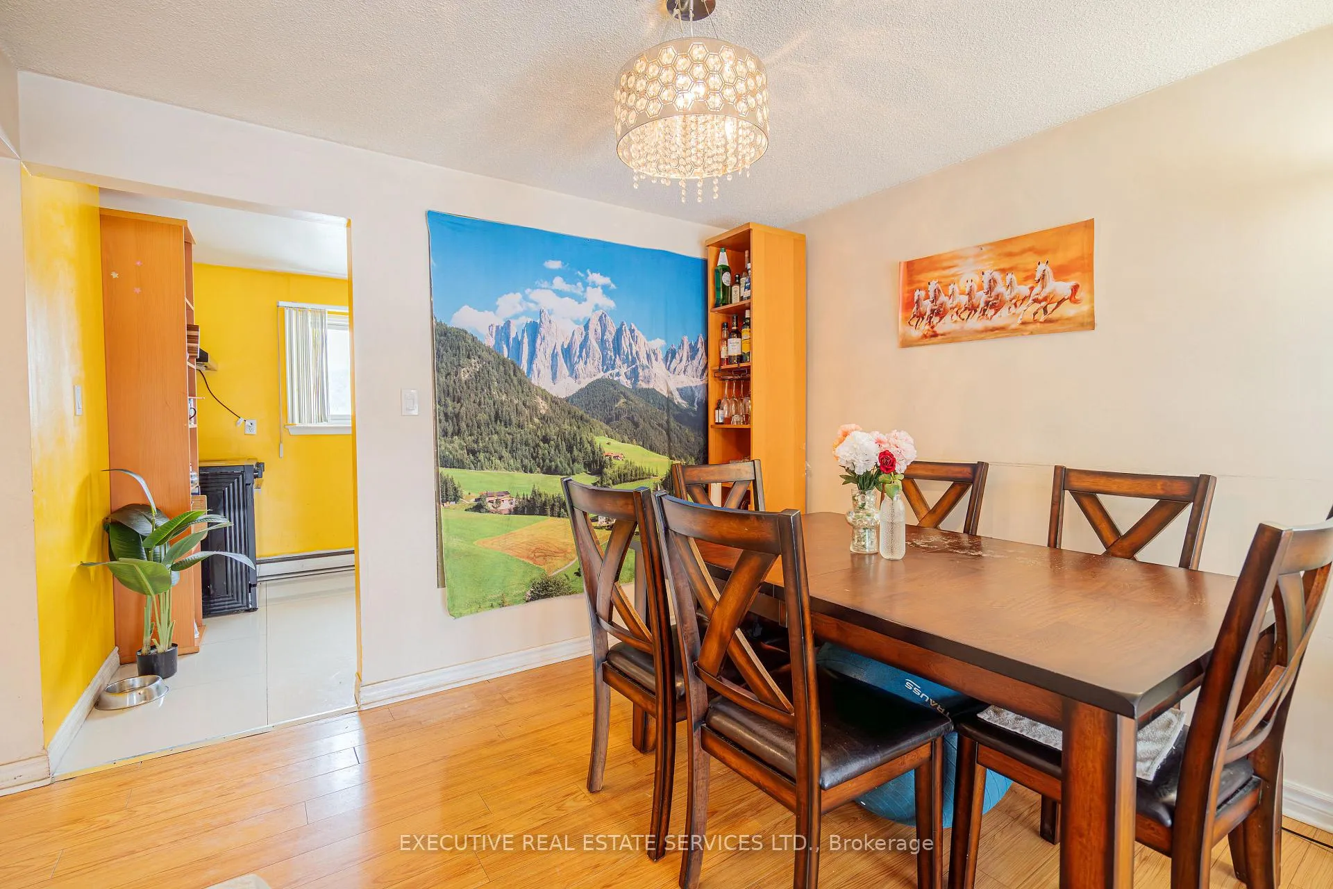 Photo 9 of 25 Briar Path, Brampton, Avondale — HOMEH