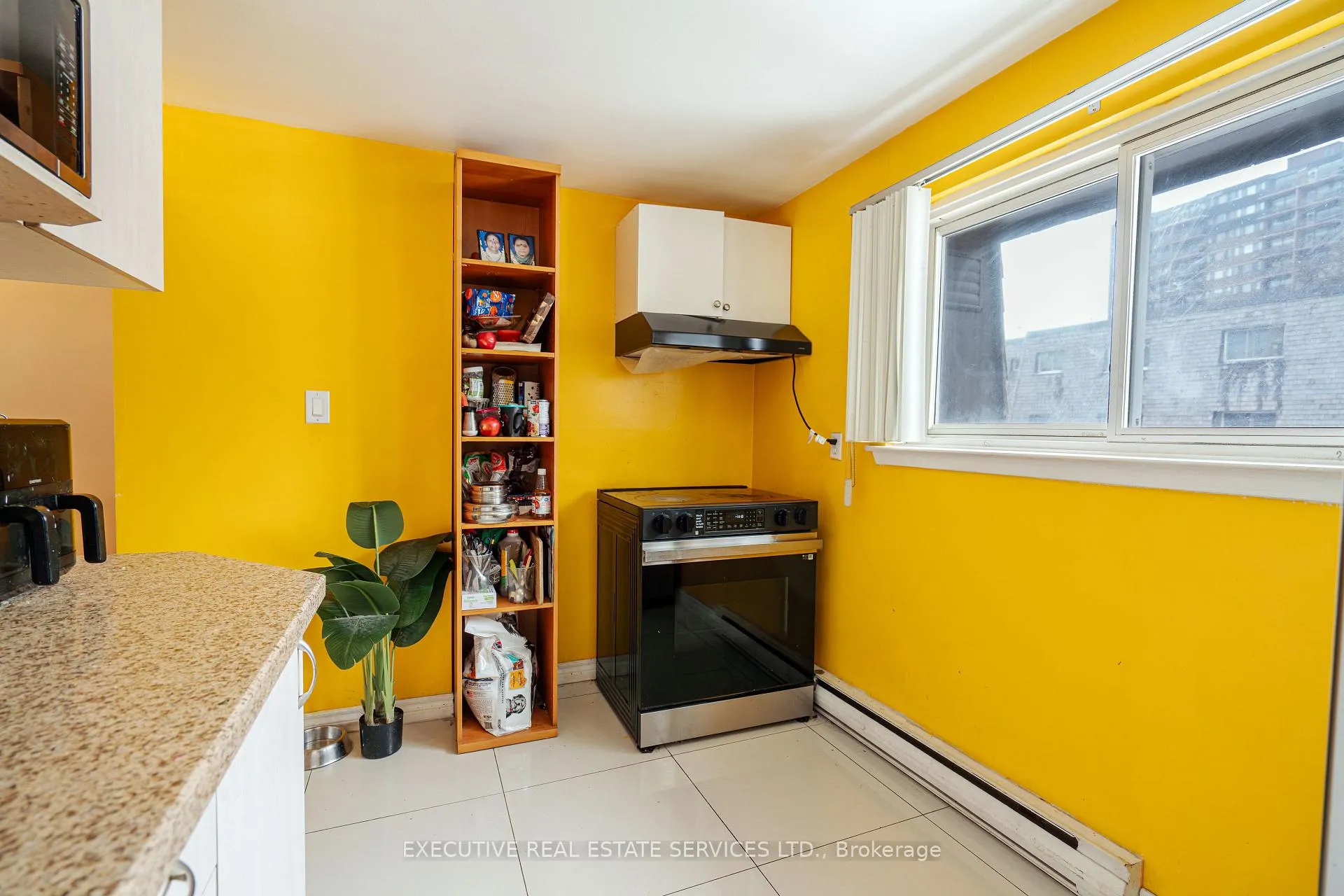 Photo 12 of 25 Briar Path, Brampton, Avondale — HOMEH