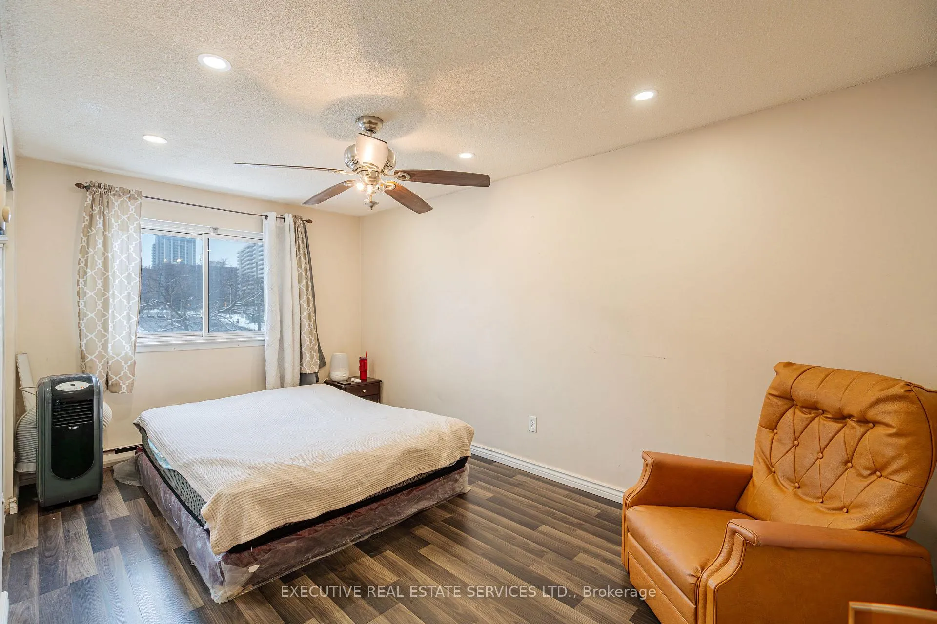 Photo 15 of 25 Briar Path, Brampton, Avondale — HOMEH