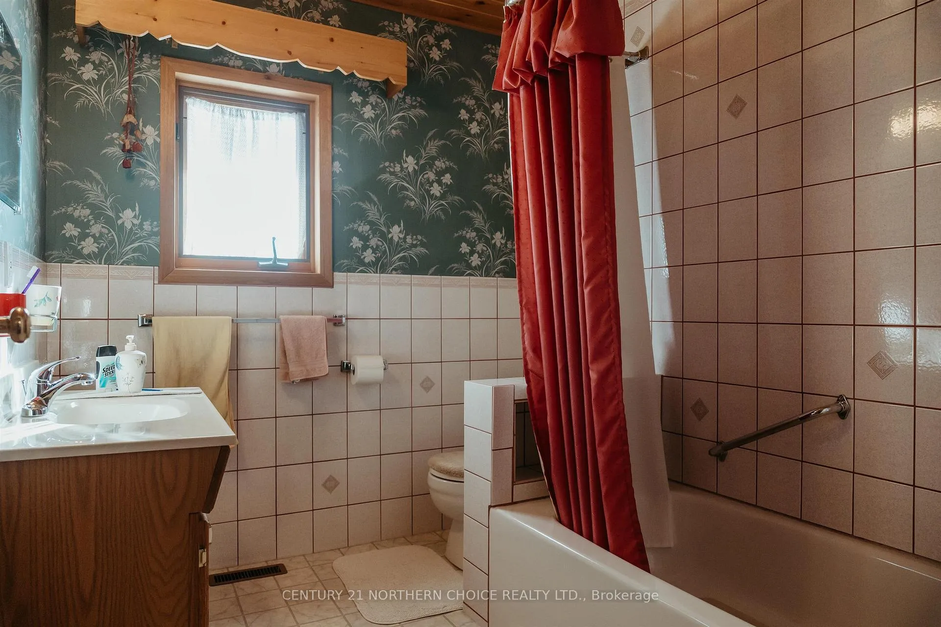 Photo 12 of 996 Redditt Road, Kenora, Redditt Road West — HOMEH