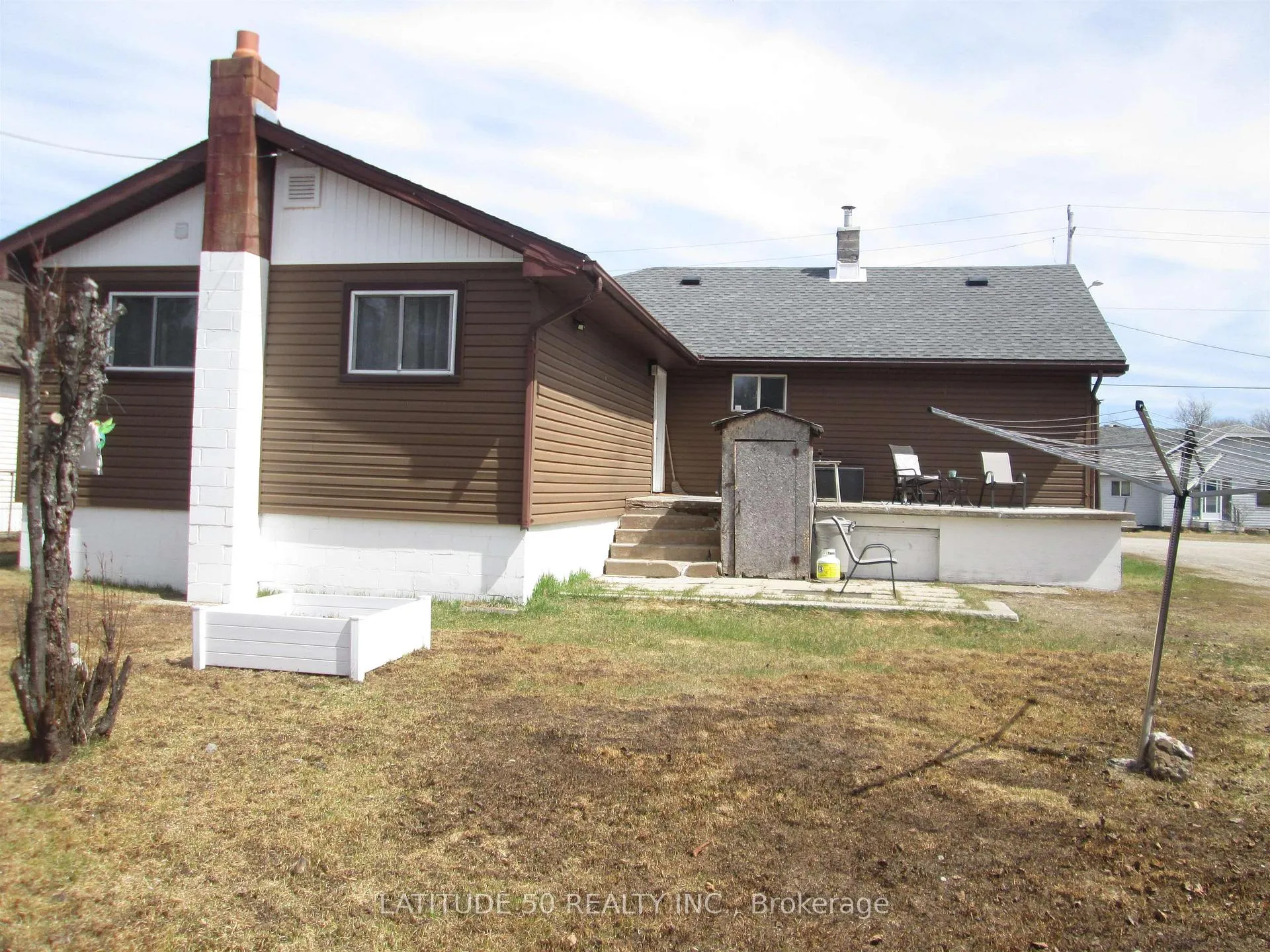 Photo 3 of 208 West Street, Ignace — HOMEH