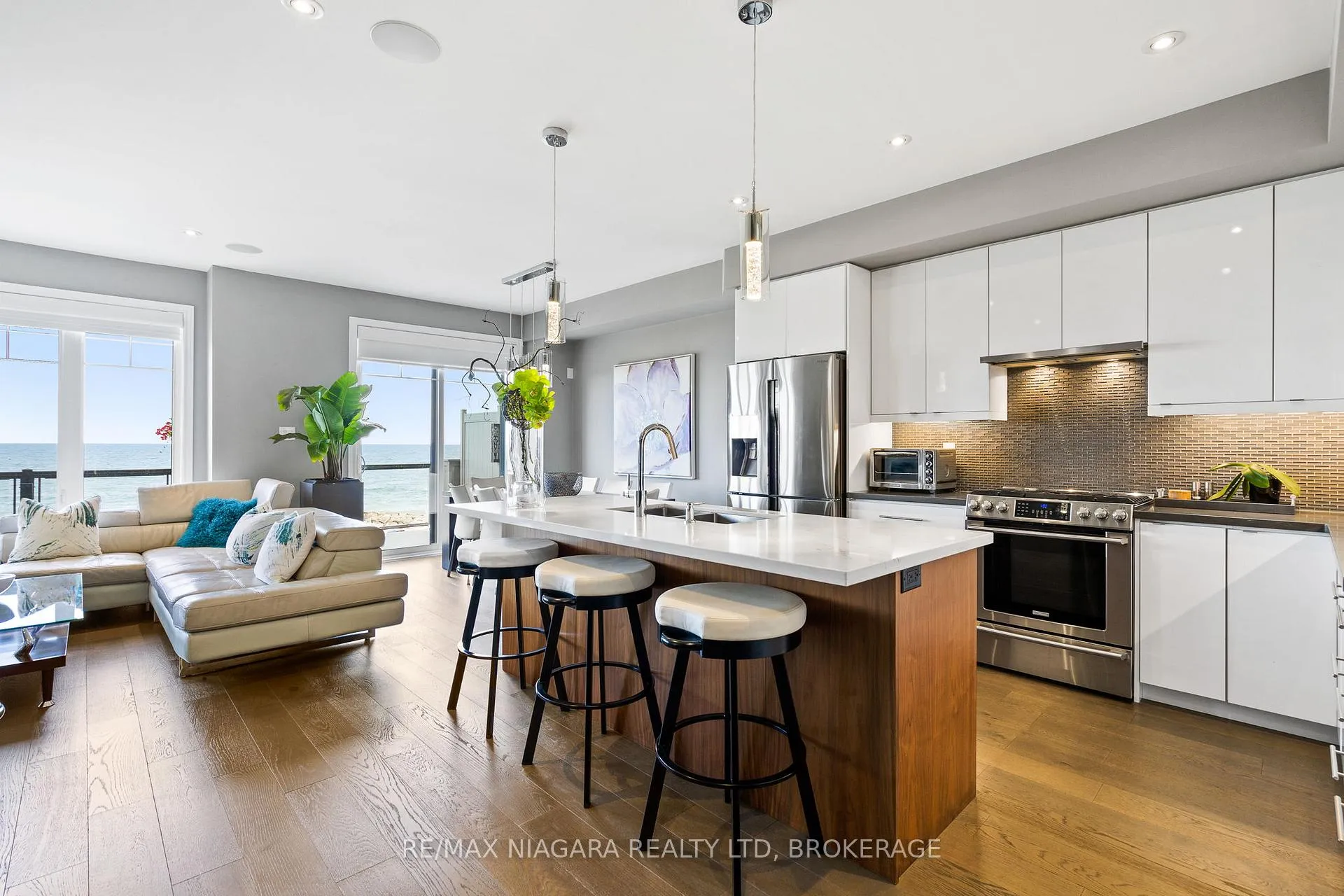 Photo 6 of 60 Waterview Lane, Grimsby, Grimsby Beach — HOMEH