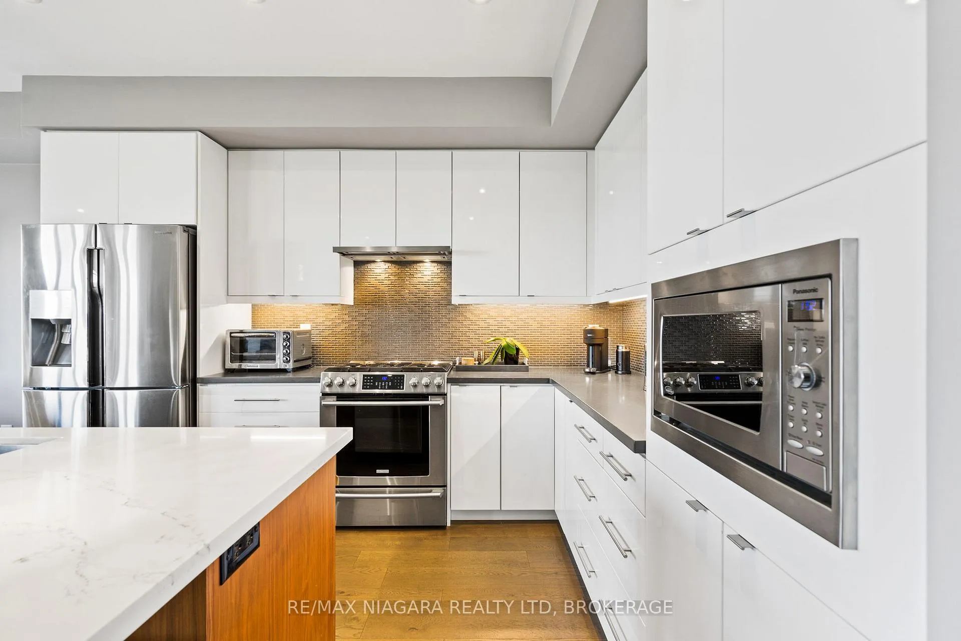 Photo 7 of 60 Waterview Lane, Grimsby, Grimsby Beach — HOMEH