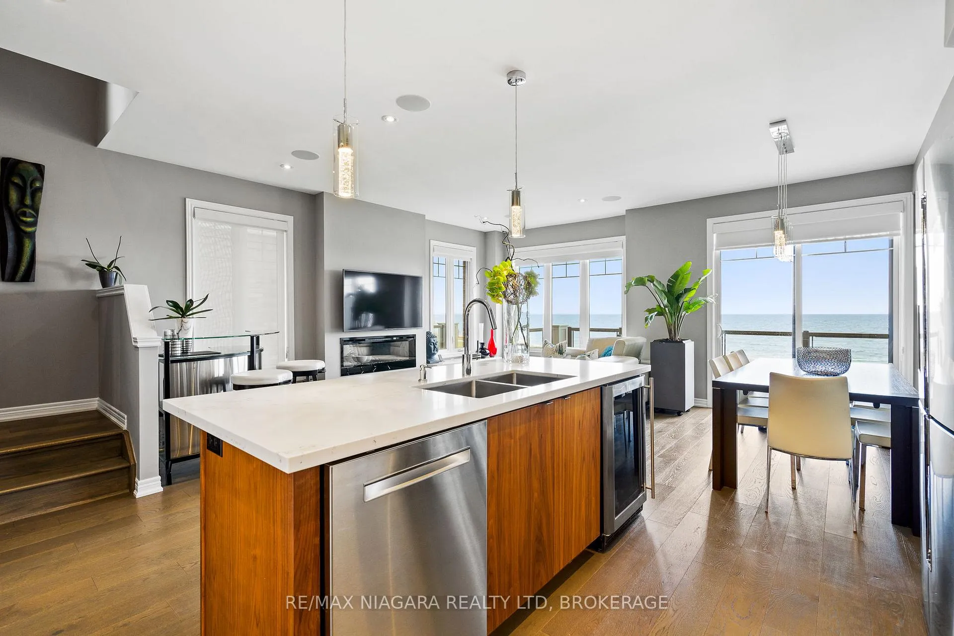 Photo 8 of 60 Waterview Lane, Grimsby, Grimsby Beach — HOMEH