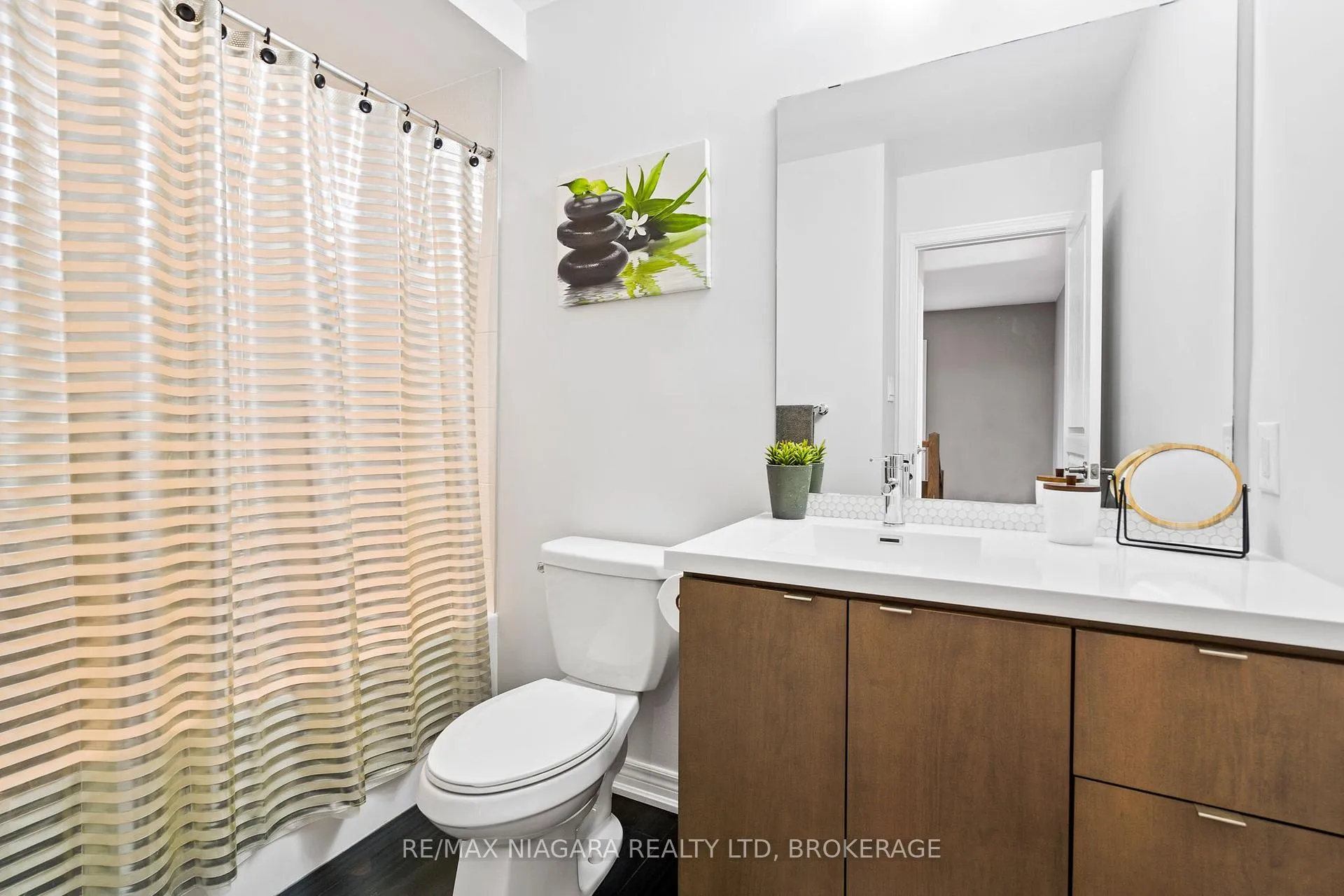 Photo 18 of 60 Waterview Lane, Grimsby, Grimsby Beach — HOMEH