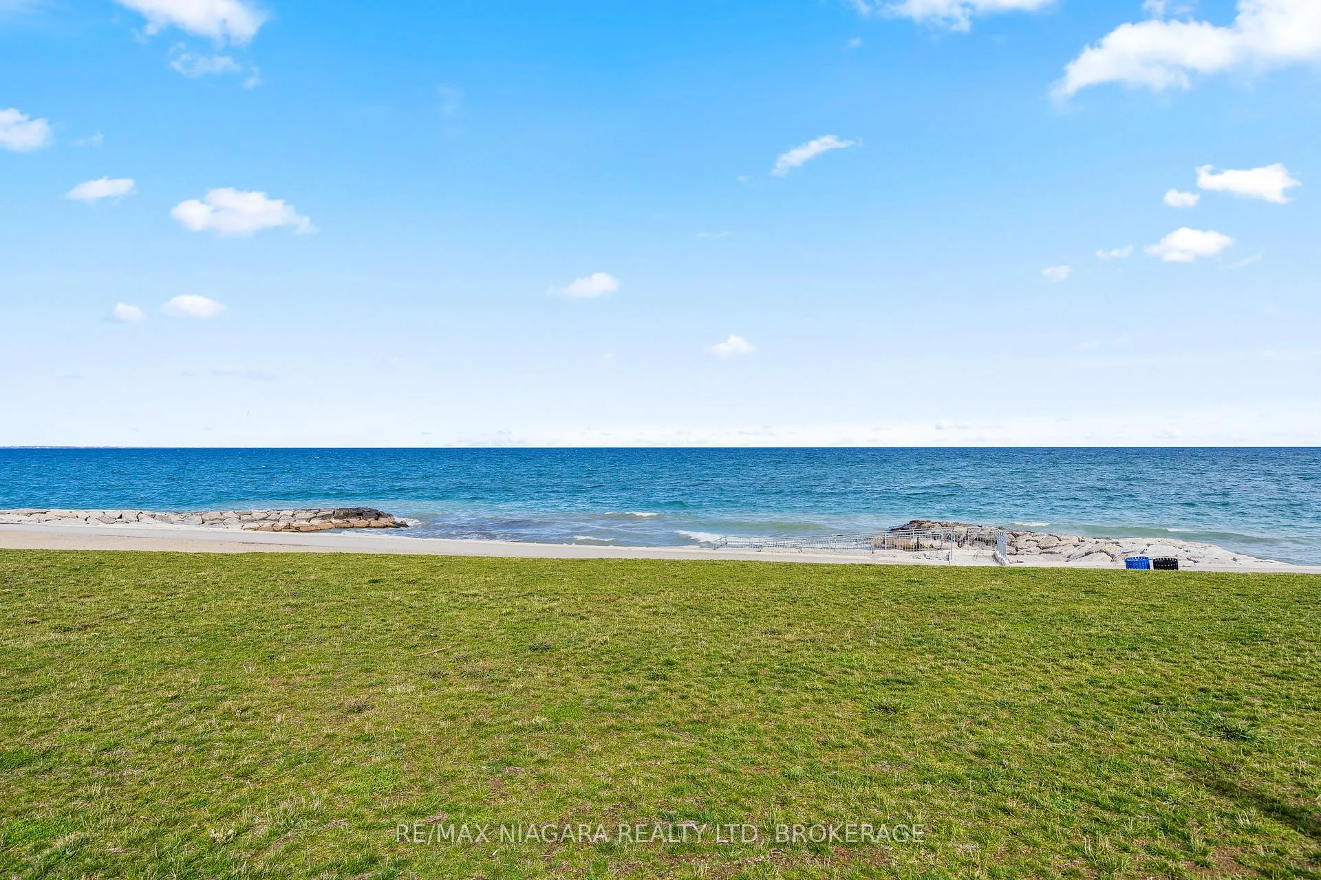 Photo 33 of 60 Waterview Lane, Grimsby, Grimsby Beach — HOMEH