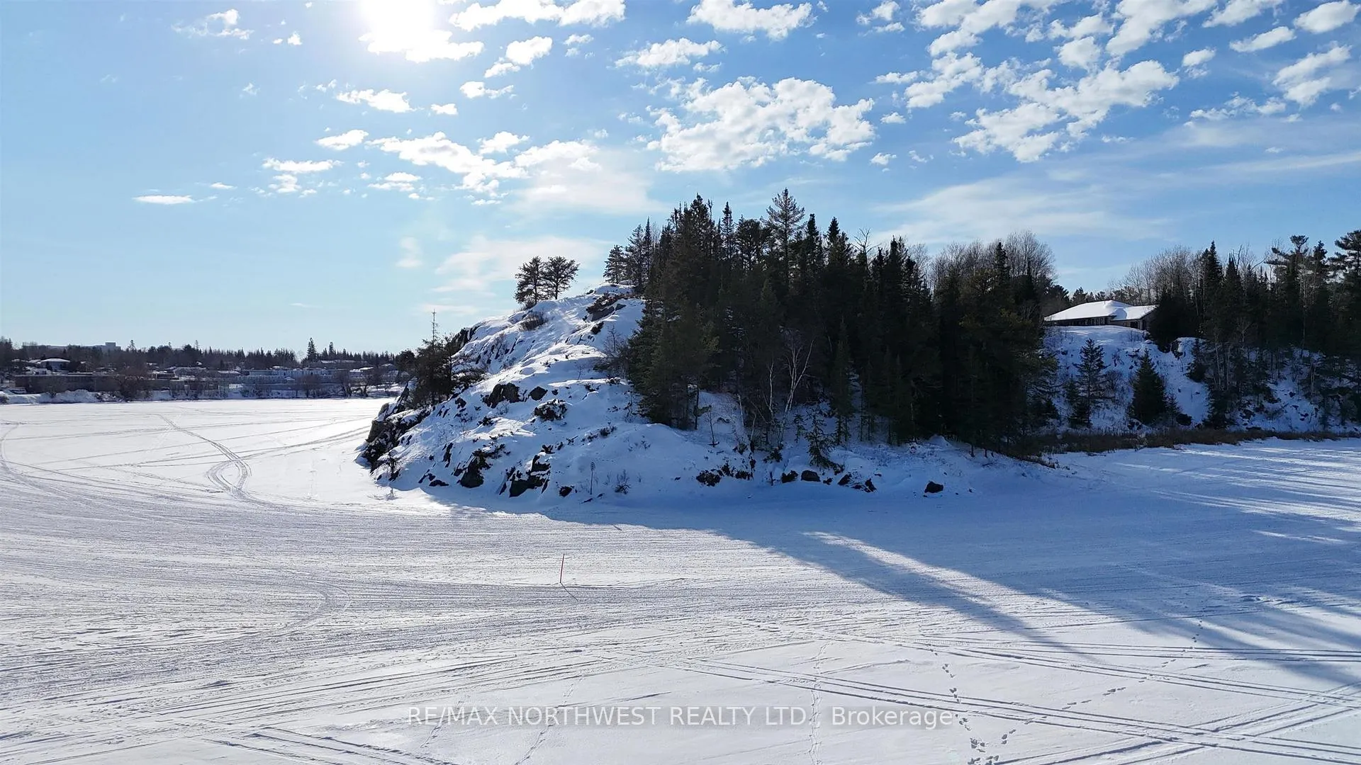Photo of 1319 Laurenson Lake