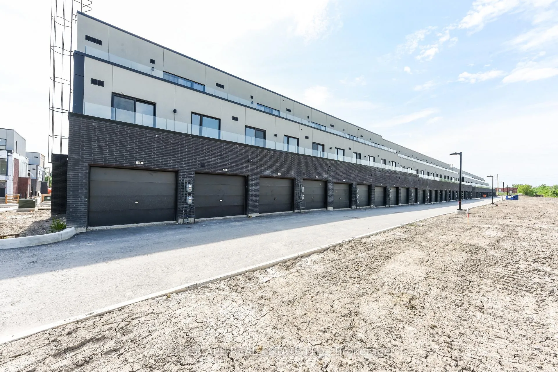 Photo 2 of Unit 92, 92 Everett Common, St. Catharines, Oakdale — HOMEH