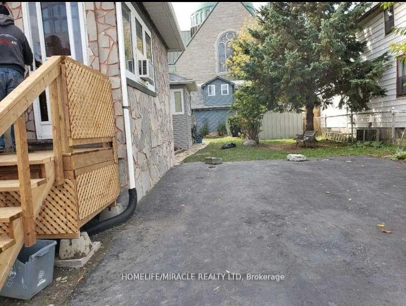 Photo 3 of Unit Unit 2, 598 Front Street, Oshawa, Central — HOMEH