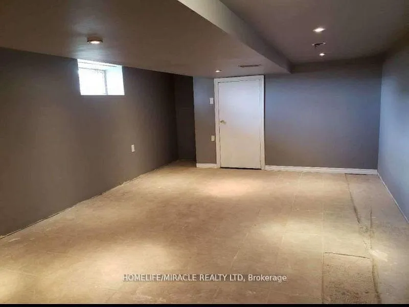 Photo 8 of Unit Unit 2, 598 Front Street, Oshawa, Central — HOMEH