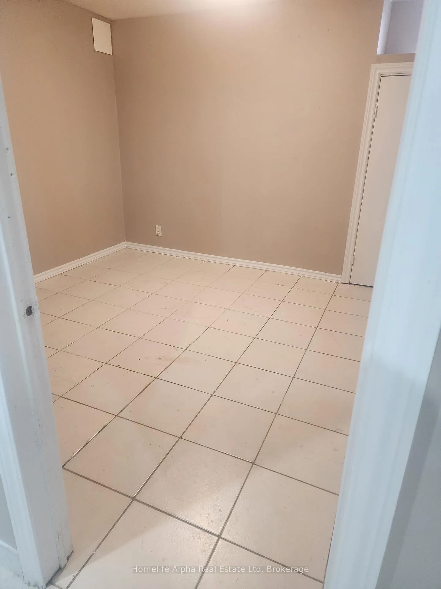 Photo 4 of Unit BSMNT, 101 Narrow Valley Crescent, Brampton, Sandringham-Wellington — HOMEH