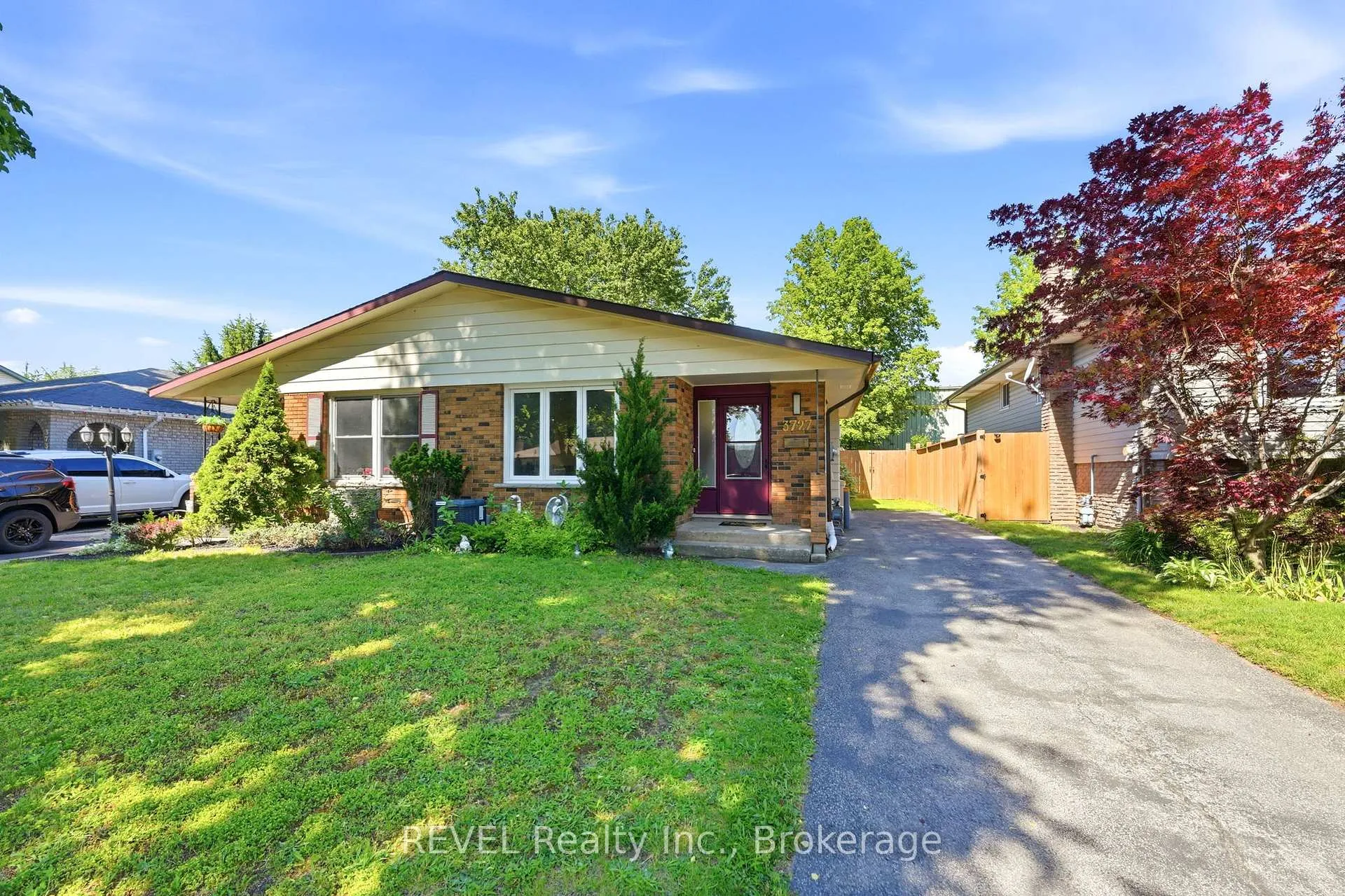 Photo 2 of 3727 Orlando Drive, Niagara Falls, Church's Lane — HOMEH