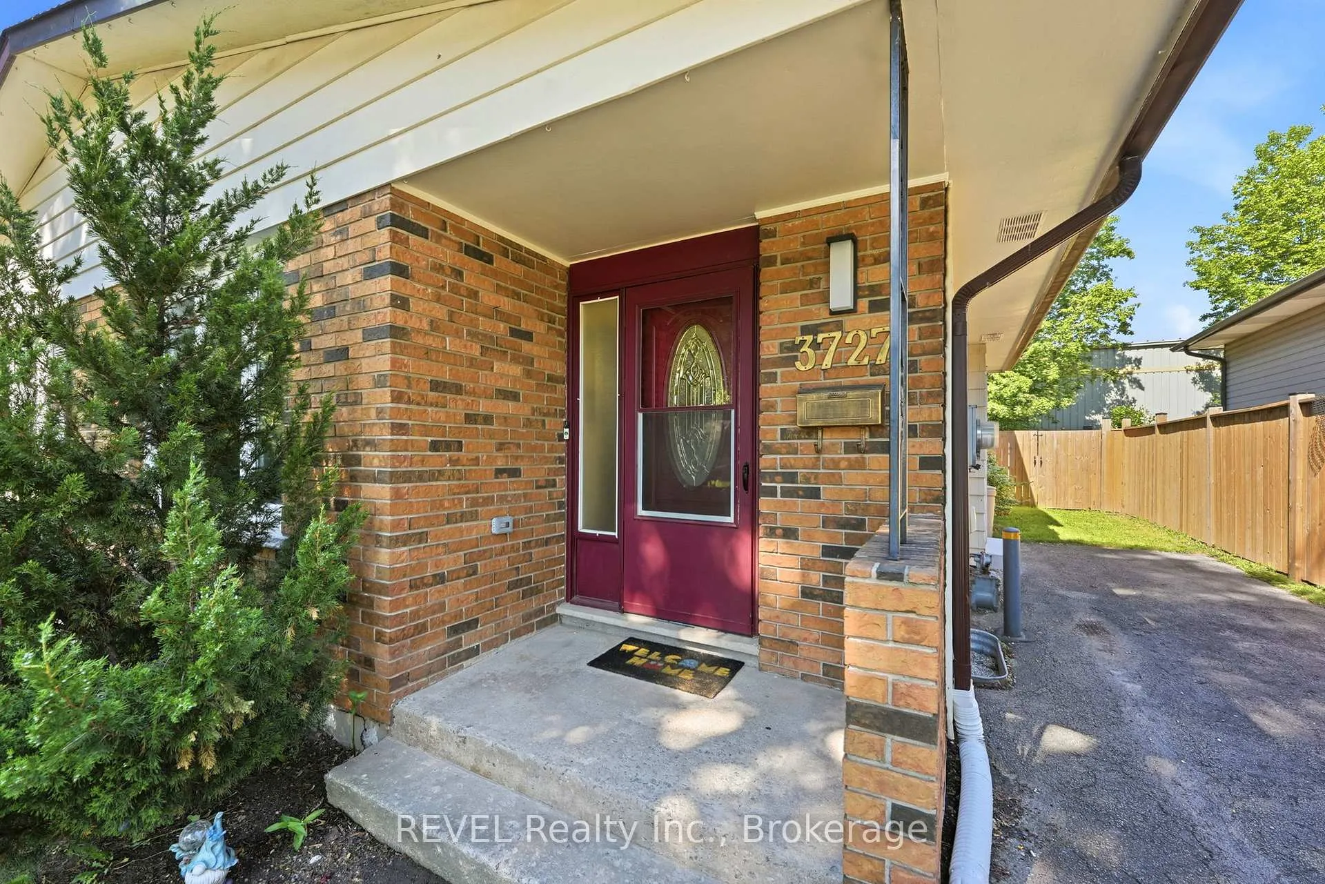 Photo 3 of 3727 Orlando Drive, Niagara Falls, Church's Lane — HOMEH