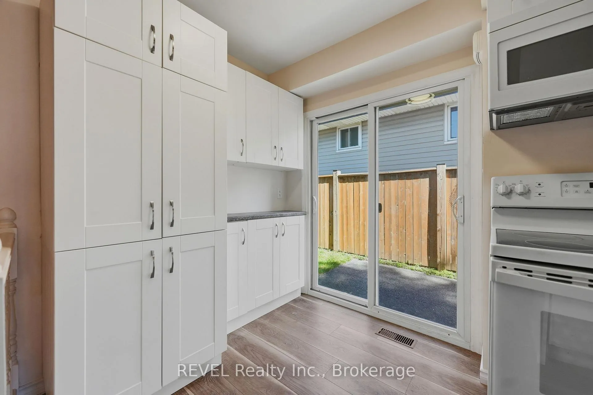 Photo 12 of 3727 Orlando Drive, Niagara Falls, Church's Lane — HOMEH
