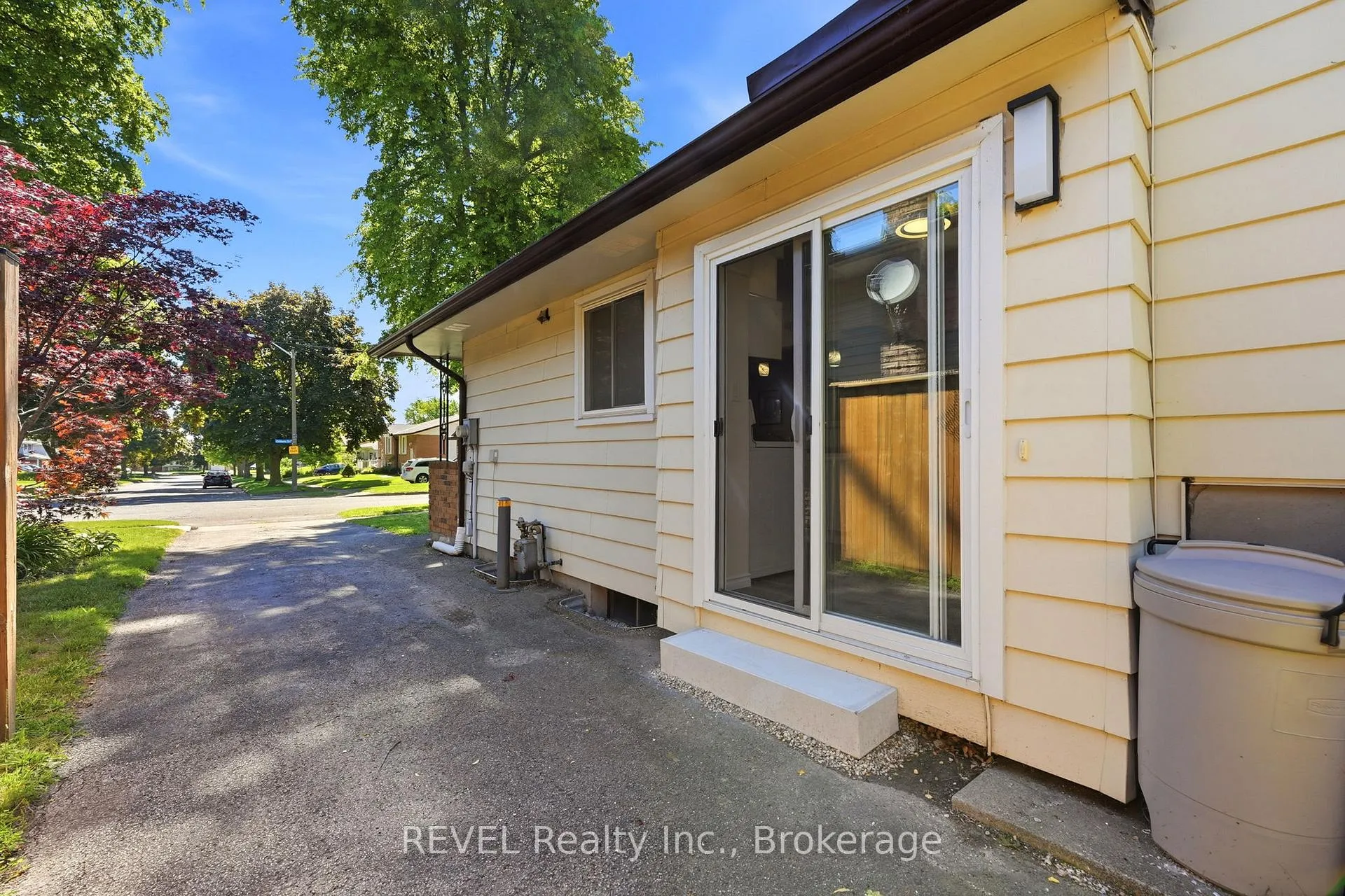 Photo 13 of 3727 Orlando Drive, Niagara Falls, Church's Lane — HOMEH