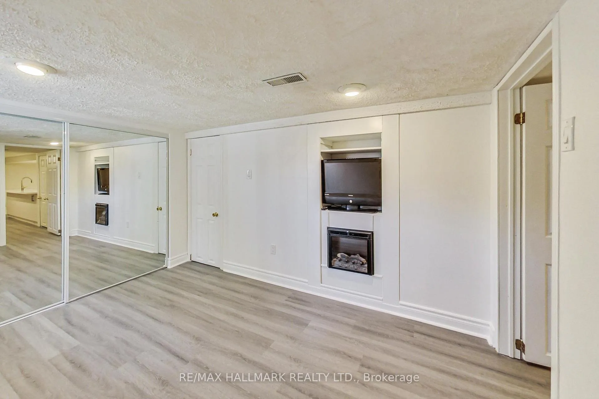 Photo 10 of 40 Tiago Avenue, Toronto, O'Connor-Parkview — HOMEH