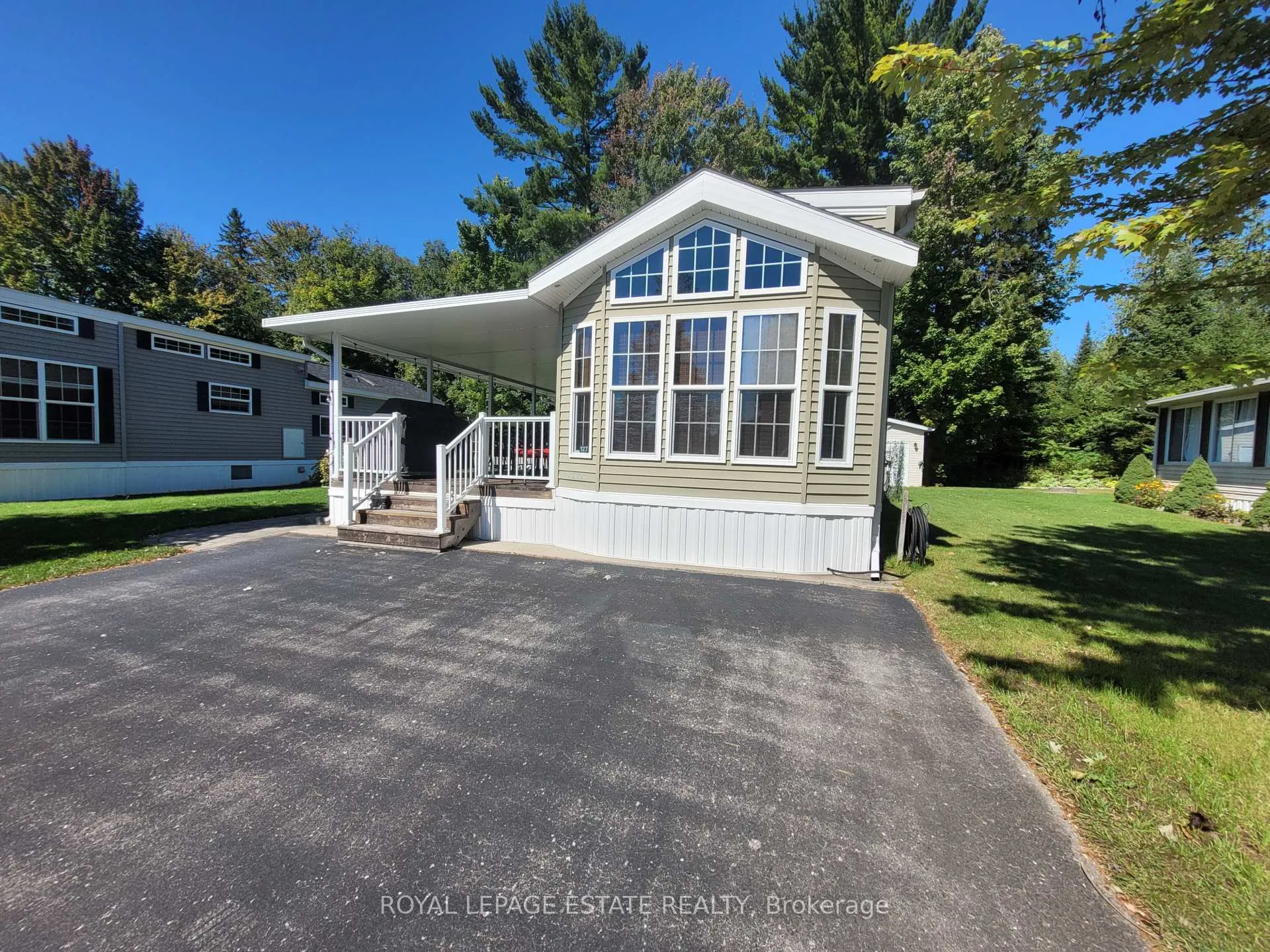 Photo 3 of 127 Madawaska Trail, Wasaga Beach — HOMEH