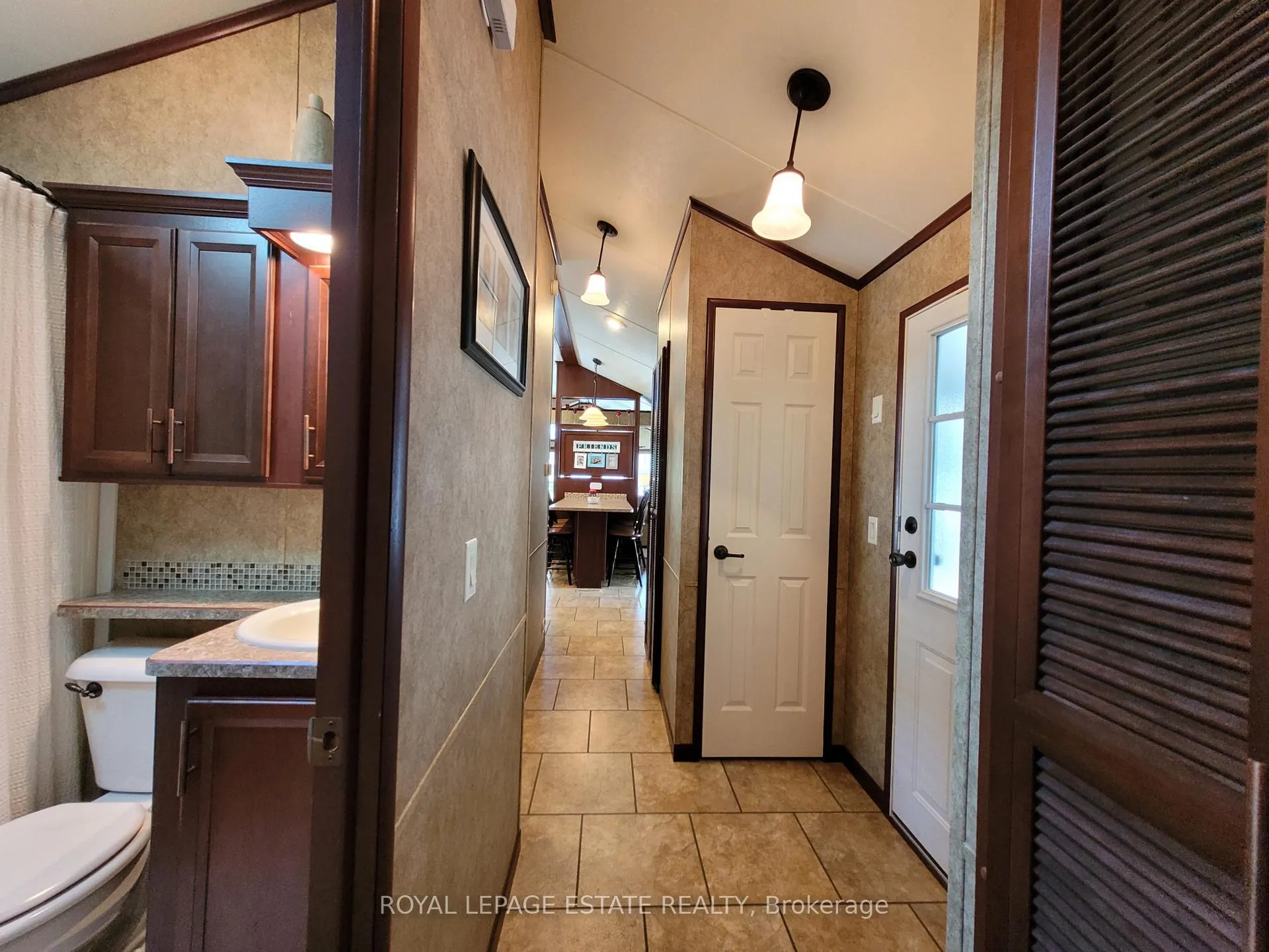 Photo 22 of 127 Madawaska Trail, Wasaga Beach — HOMEH