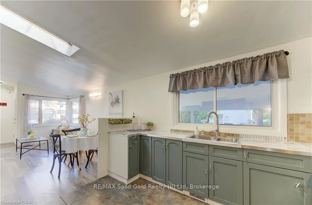 Photo 4 of 141 Franklin Street N, Kitchener, Stanley Park — HOMEH