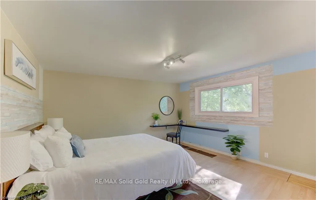 Photo 5 of 141 Franklin Street N, Kitchener, Stanley Park — HOMEH